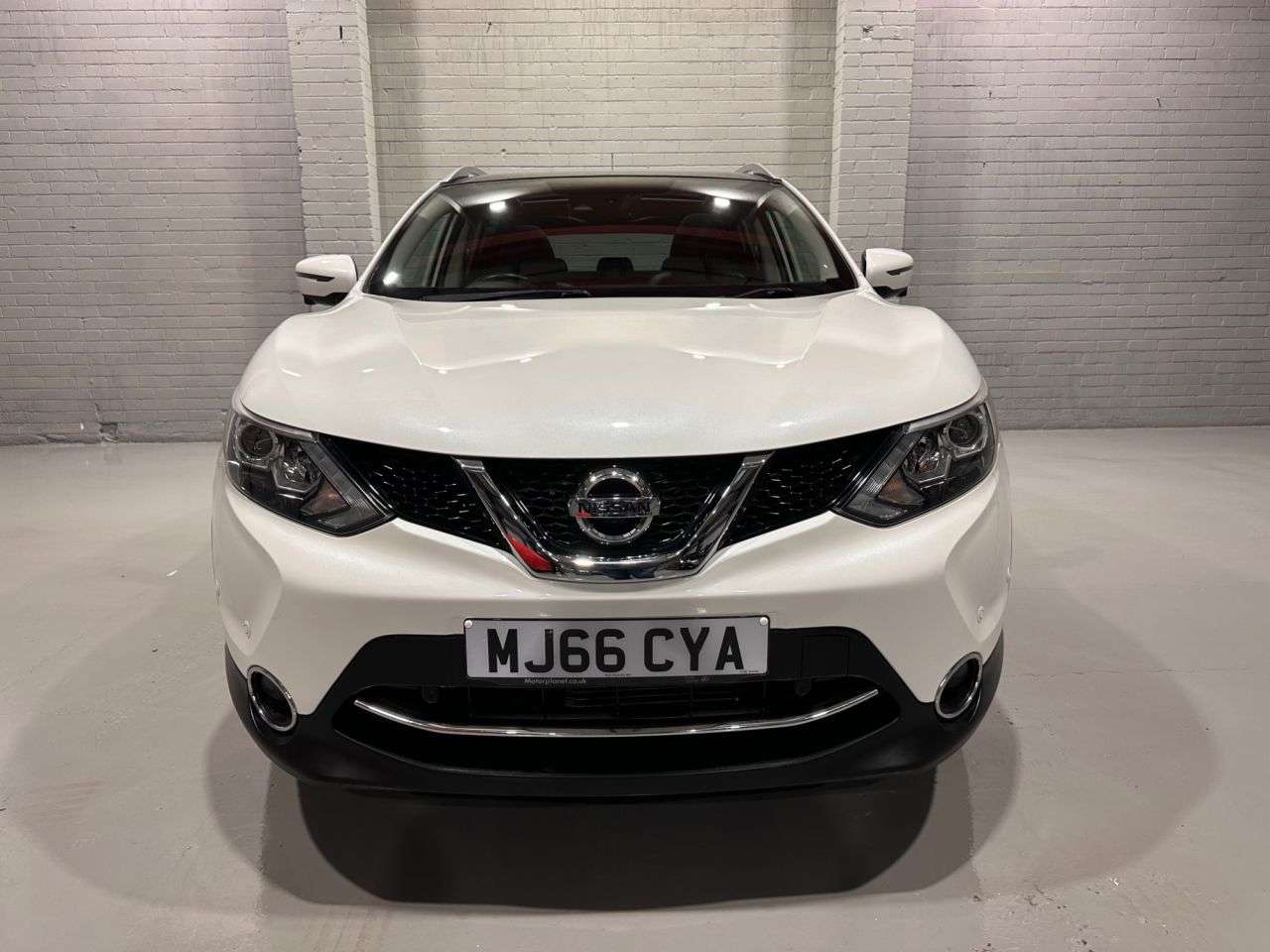 A 2016 NISSAN QASHQAI 1.6 dCi Tekna SUV 5dr Diesel XTRON 2WD Euro 6 (s/s) (130 ps) A 2016 NISSAN QASHQAI 1.6 dCi Tekna SUV 5dr Diesel XTRON 2WD Euro 6 (s/s) (130 ps)