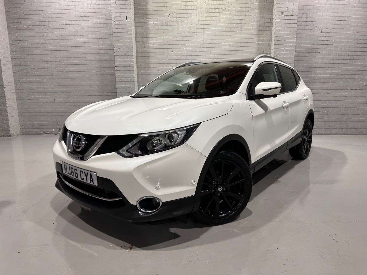 A 2016 NISSAN QASHQAI 1.6 dCi Tekna SUV 5dr Diesel XTRON 2WD Euro 6 (s/s) (130 ps) A 2016 NISSAN QASHQAI 1.6 dCi Tekna SUV 5dr Diesel XTRON 2WD Euro 6 (s/s) (130 ps)