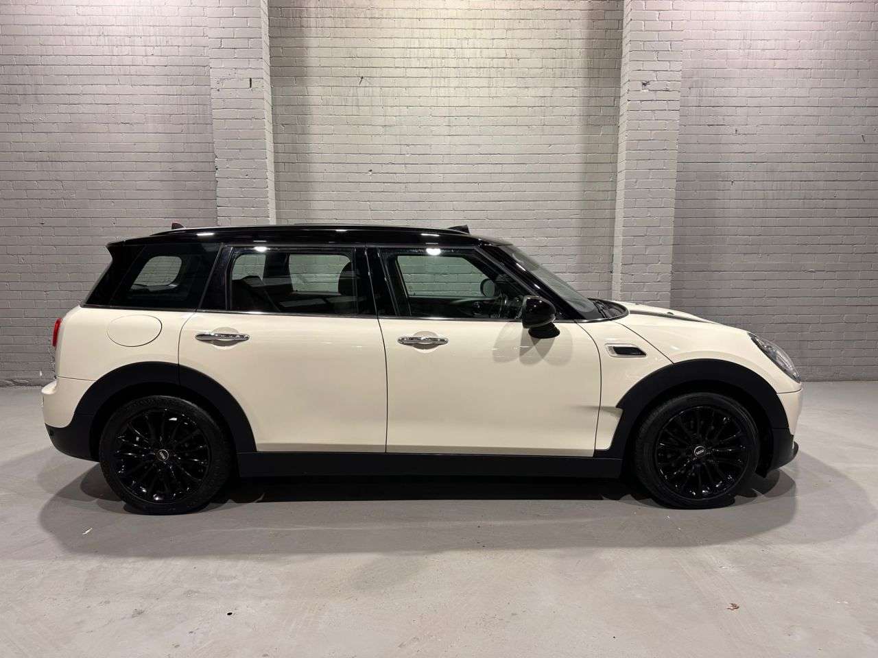 2016 MINI CLUBMAN 2016 MINI CLUBMAN