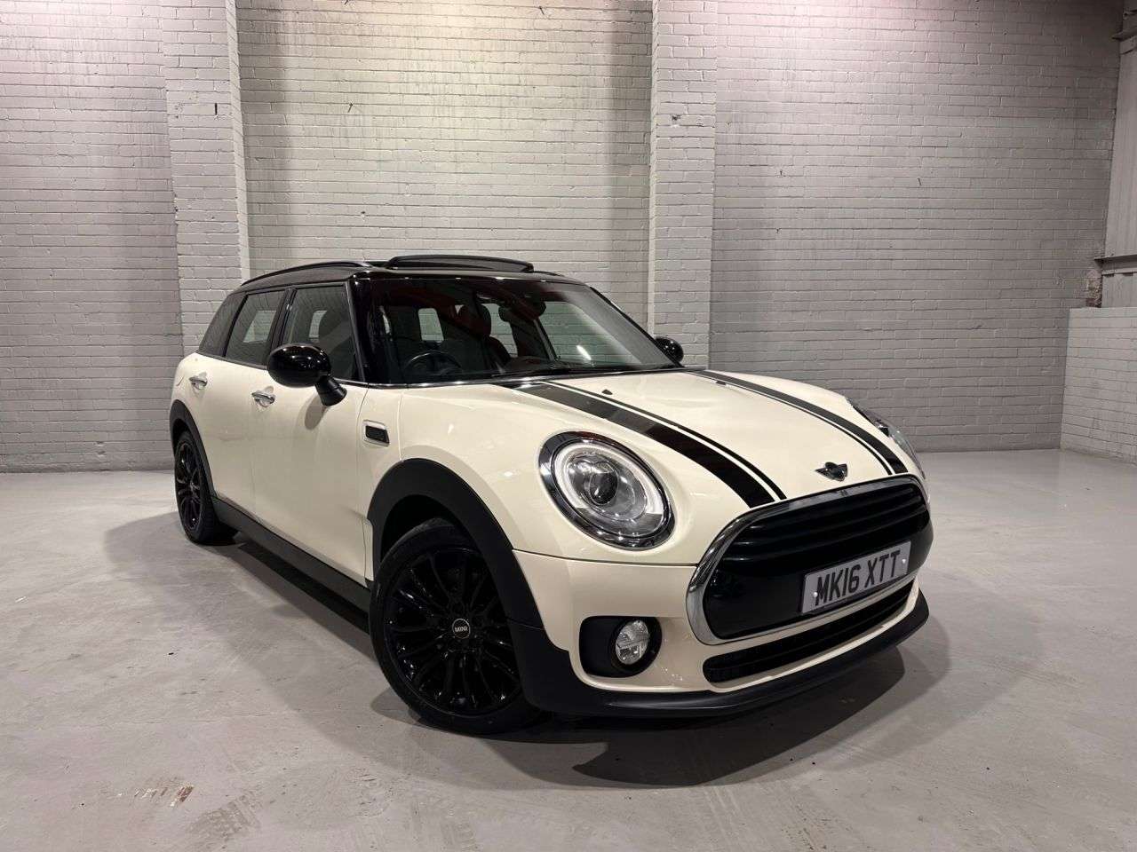 A 2016 MINI CLUBMAN 1.5 Cooper Estate 6dr Petrol Manual Euro 6 (s/s) (136 ps) A 2016 MINI CLUBMAN 1.5 Cooper Estate 6dr Petrol Manual Euro 6 (s/s) (136 ps)