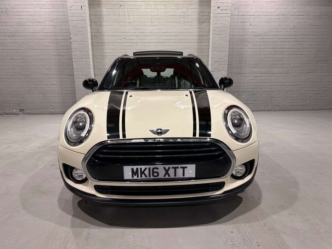A 2016 MINI CLUBMAN 1.5 Cooper Estate 6dr Petrol Manual Euro 6 (s/s) (136 ps) A 2016 MINI CLUBMAN 1.5 Cooper Estate 6dr Petrol Manual Euro 6 (s/s) (136 ps)