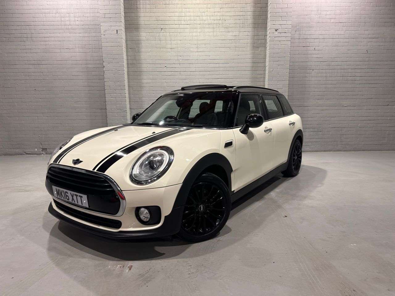 A 2016 MINI CLUBMAN 1.5 Cooper Estate 6dr Petrol Manual Euro 6 (s/s) (136 ps) A 2016 MINI CLUBMAN 1.5 Cooper Estate 6dr Petrol Manual Euro 6 (s/s) (136 ps)