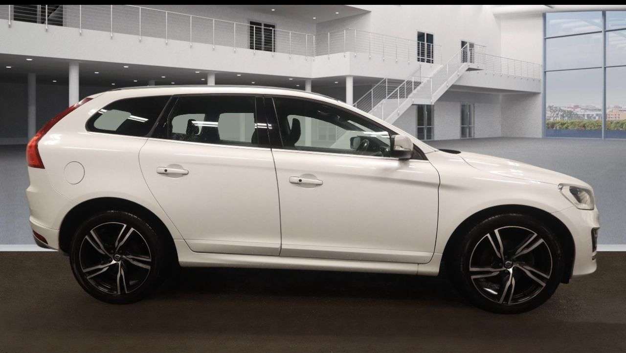 A 2017 VOLVO XC60 2.4 D5 R-Design Lux Nav SUV 5dr Diesel Auto AWD Euro 6 (s/s) (220 ps) A 2017 VOLVO XC60 2.4 D5 R-Design Lux Nav SUV 5dr Diesel Auto AWD Euro 6 (s/s) (220 ps)