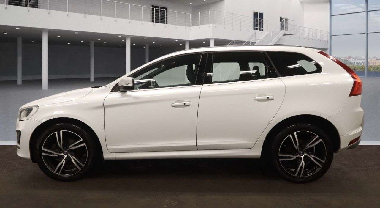 A 2017 VOLVO XC60 2.4 D5 R-Design Lux Nav SUV 5dr Diesel Auto AWD Euro 6 (s/s) (220 ps) A 2017 VOLVO XC60 2.4 D5 R-Design Lux Nav SUV 5dr Diesel Auto AWD Euro 6 (s/s) (220 ps)