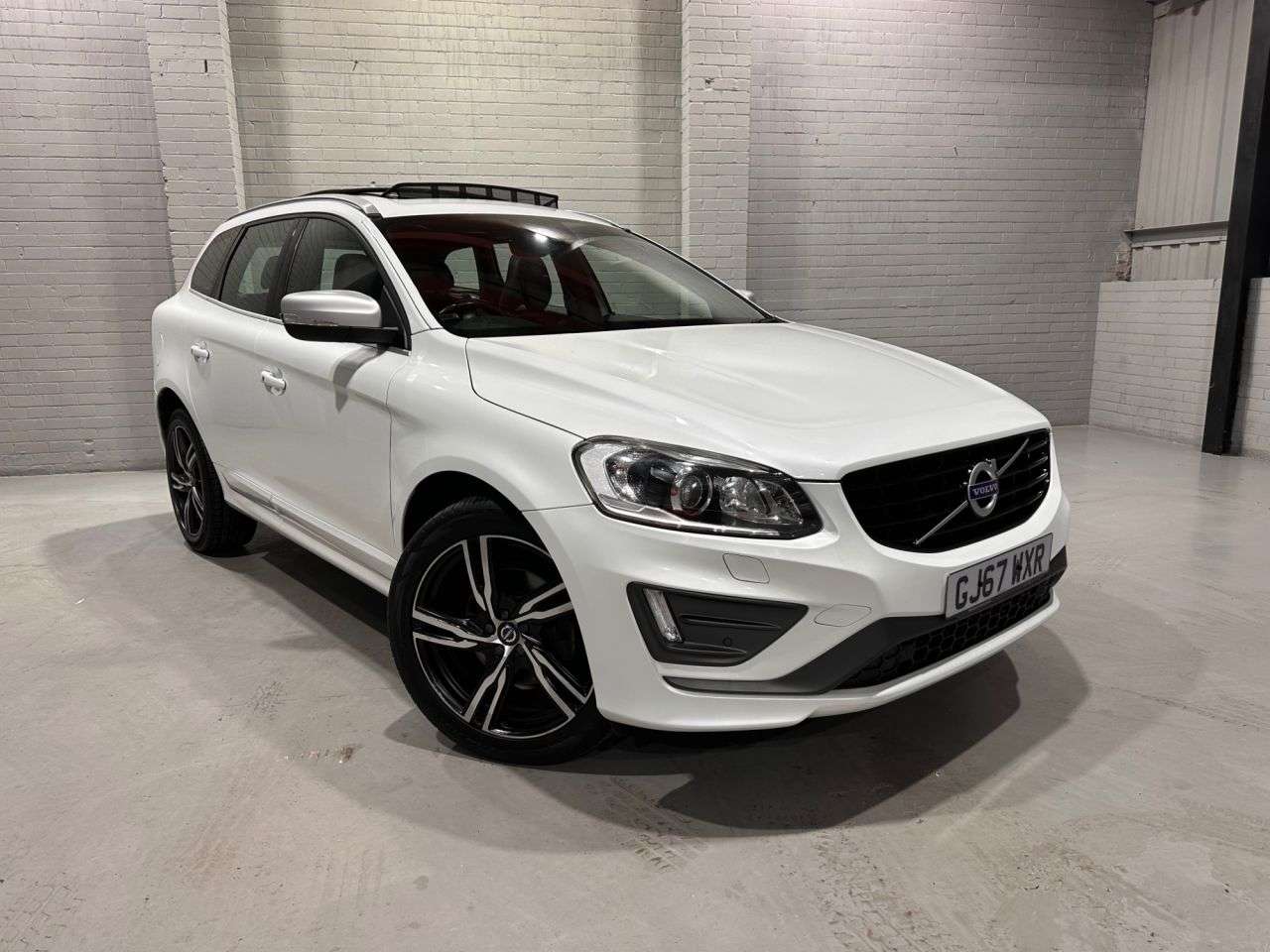 A 2017 VOLVO XC60 2.4 D5 R-Design Lux Nav SUV 5dr Diesel Auto AWD Euro 6 (s/s) (220 ps) A 2017 VOLVO XC60 2.4 D5 R-Design Lux Nav SUV 5dr Diesel Auto AWD Euro 6 (s/s) (220 ps)