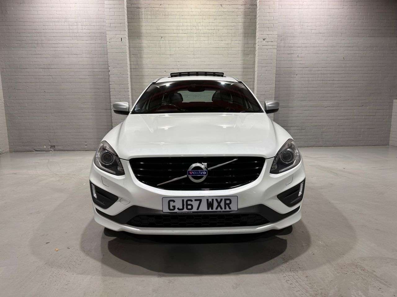 A 2017 VOLVO XC60 2.4 D5 R-Design Lux Nav SUV 5dr Diesel Auto AWD Euro 6 (s/s) (220 ps) A 2017 VOLVO XC60 2.4 D5 R-Design Lux Nav SUV 5dr Diesel Auto AWD Euro 6 (s/s) (220 ps)