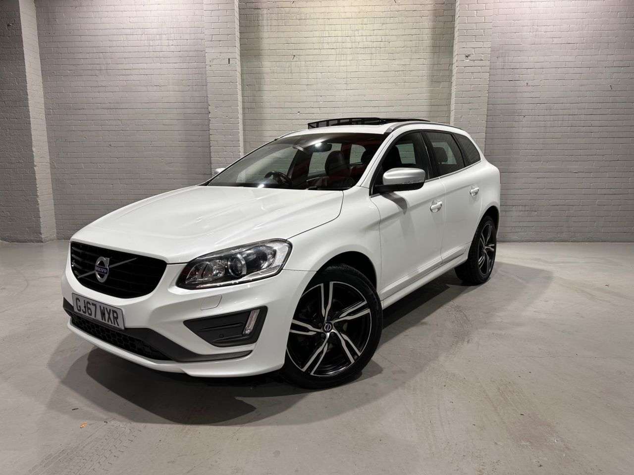 A 2017 VOLVO XC60 2.4 D5 R-Design Lux Nav SUV 5dr Diesel Auto AWD Euro 6 (s/s) (220 ps) A 2017 VOLVO XC60 2.4 D5 R-Design Lux Nav SUV 5dr Diesel Auto AWD Euro 6 (s/s) (220 ps)