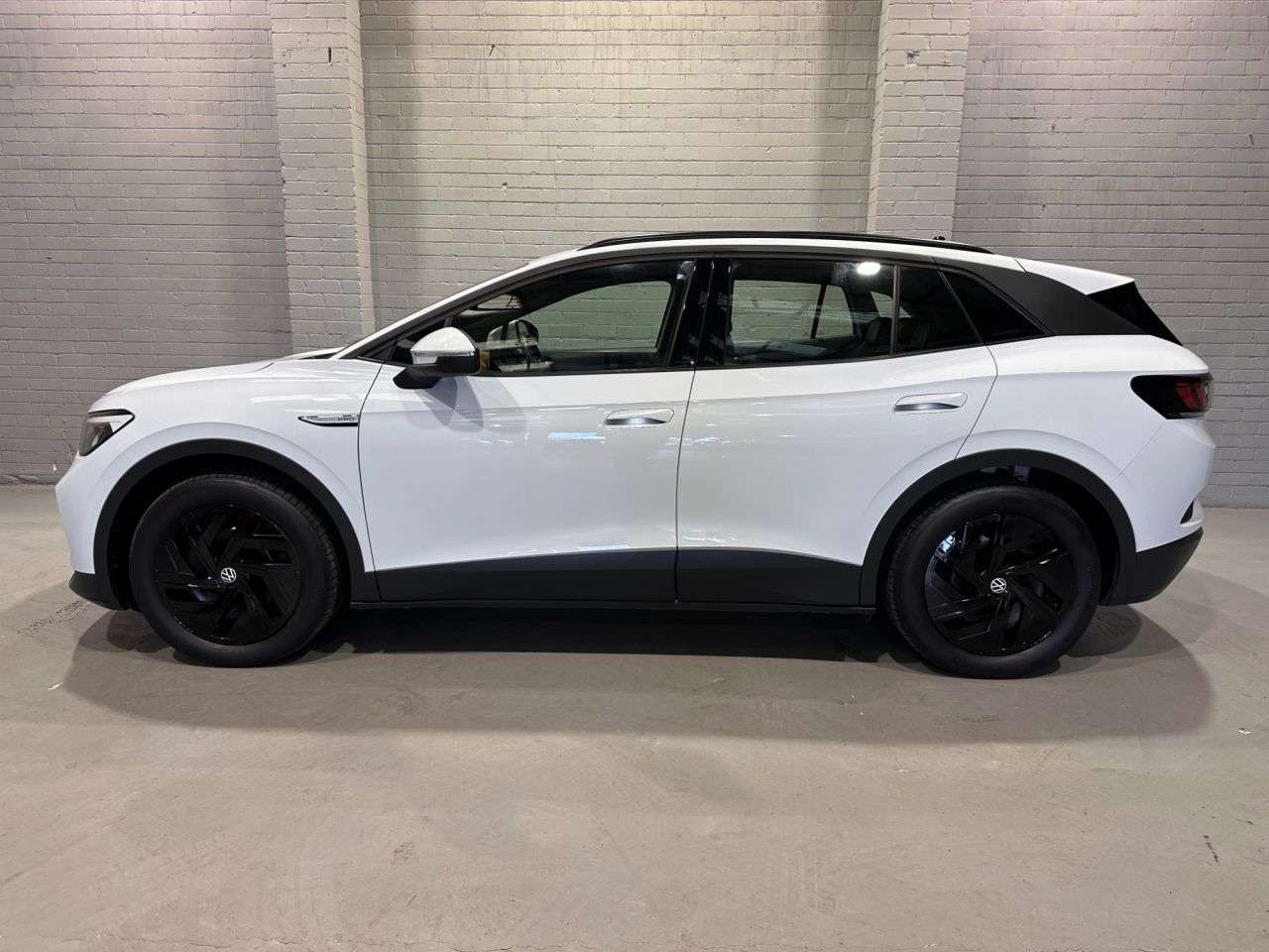 A 2022 VOLKSWAGEN ID.4 Pro Performance 77kWh Life SUV 5dr Electric Auto (204 ps) A 2022 VOLKSWAGEN ID.4 Pro Performance 77kWh Life SUV 5dr Electric Auto (204 ps)