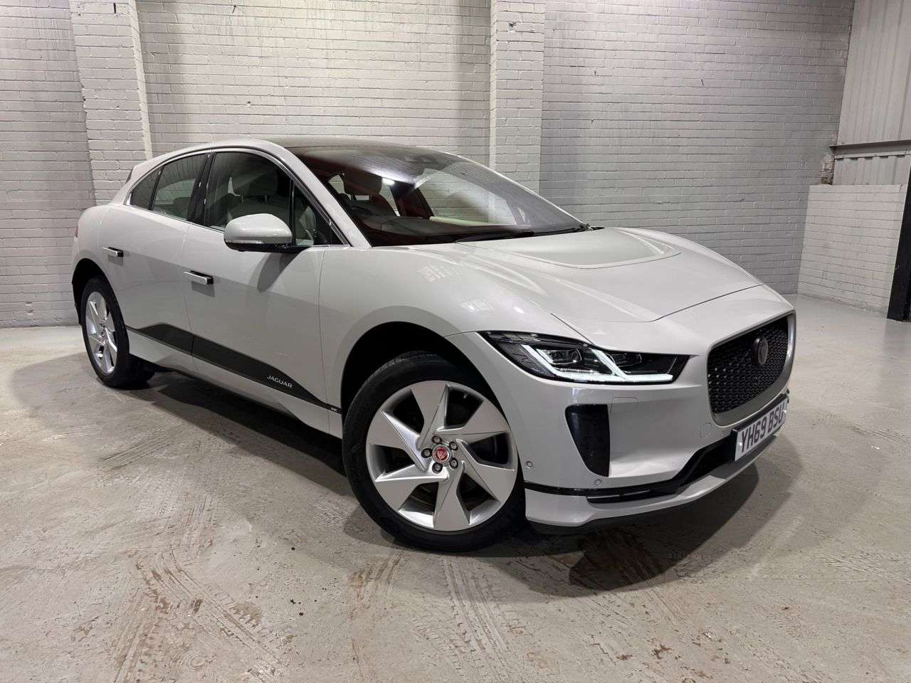 A 2019 JAGUAR I-PACE 400 90kWh SE SUV 5dr Electric Auto 4WD (400 ps) A 2019 JAGUAR I-PACE 400 90kWh SE SUV 5dr Electric Auto 4WD (400 ps)