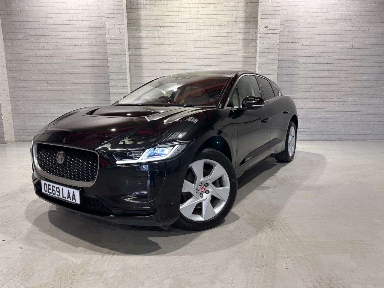 A 2020 JAGUAR I-PACE 400 90kWh SE SUV 5dr Electric Auto 4WD (400 ps) A 2020 JAGUAR I-PACE 400 90kWh SE SUV 5dr Electric Auto 4WD (400 ps)