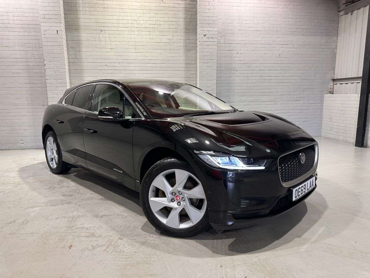 A 2020 JAGUAR I-PACE 400 90kWh SE SUV 5dr Electric Auto 4WD (400 ps) A 2020 JAGUAR I-PACE 400 90kWh SE SUV 5dr Electric Auto 4WD (400 ps)