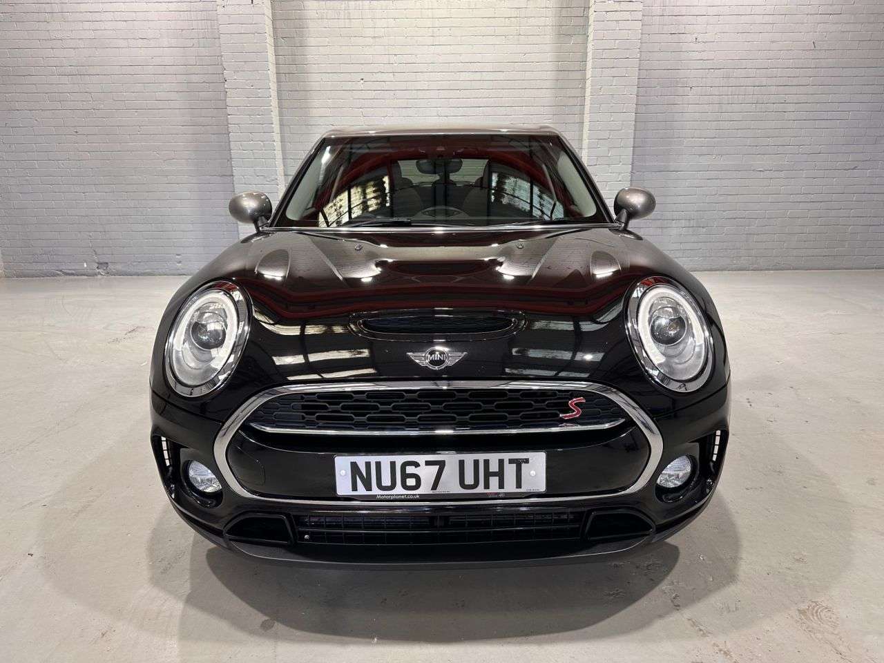 A 2017 MINI CLUBMAN 2.0 Cooper S Estate 6dr Petrol Manual Euro 6 (s/s) (192 ps) A 2017 MINI CLUBMAN 2.0 Cooper S Estate 6dr Petrol Manual Euro 6 (s/s) (192 ps)