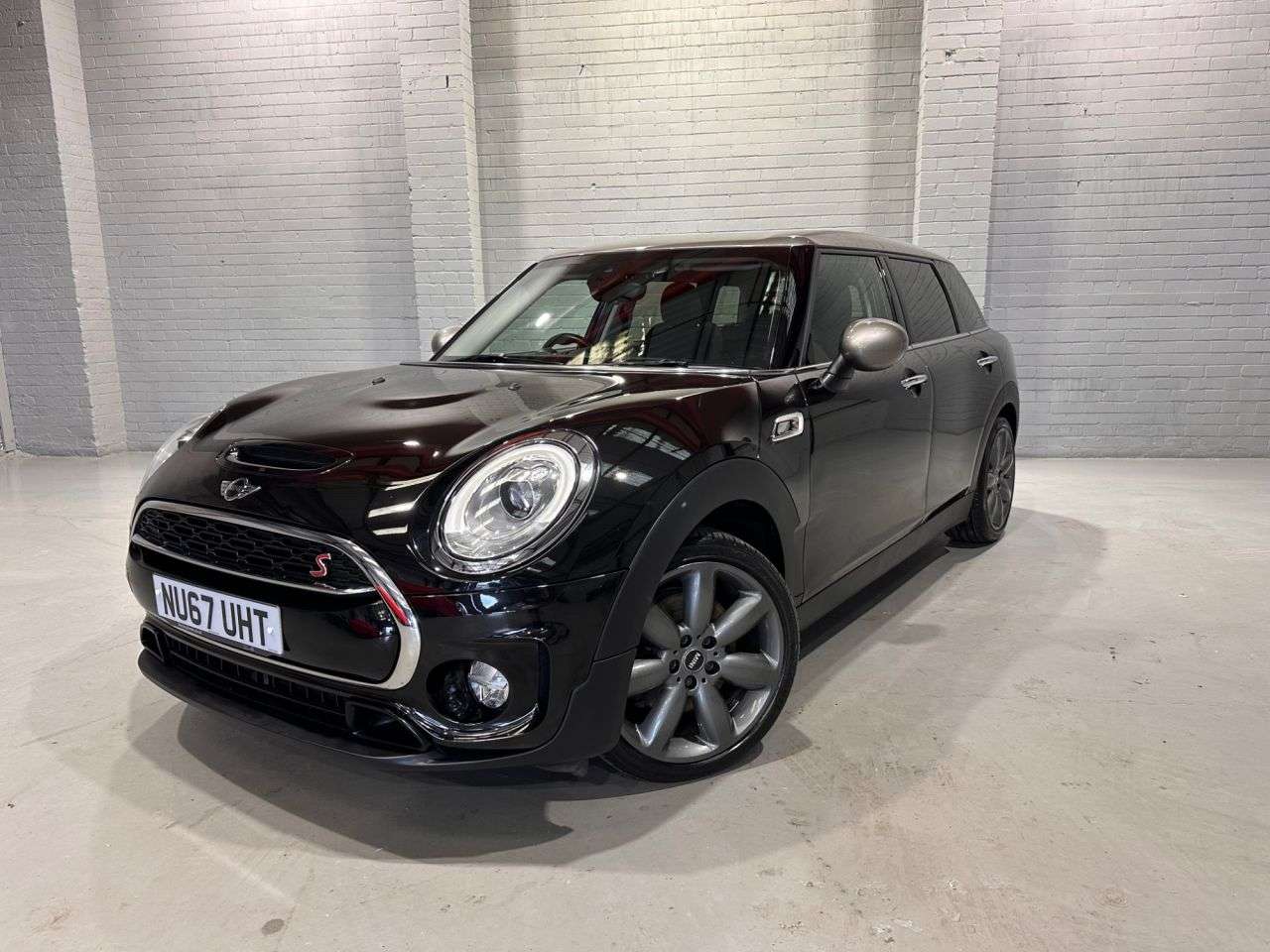 A 2017 MINI CLUBMAN 2.0 Cooper S Estate 6dr Petrol Manual Euro 6 (s/s) (192 ps) A 2017 MINI CLUBMAN 2.0 Cooper S Estate 6dr Petrol Manual Euro 6 (s/s) (192 ps)