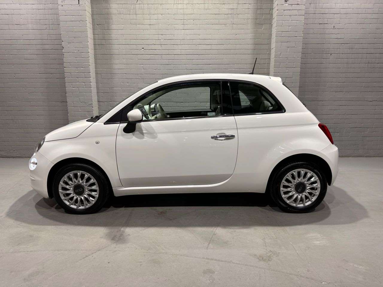 A 2020 FIAT 500 1.2 Lounge Hatchback 3dr Petrol Manual Euro 6 (s/s) (69 bhp) A 2020 FIAT 500 1.2 Lounge Hatchback 3dr Petrol Manual Euro 6 (s/s) (69 bhp)