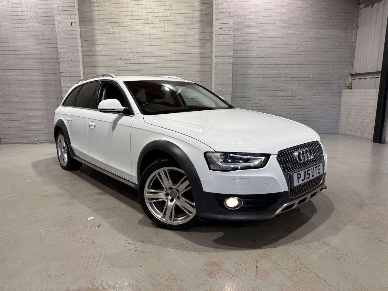 A 2015 AUDI A4 ALLROAD 2.0 TDI Sport Estate 5dr Diesel Manual quattro Euro 5 (s/s) (177 ps) A 2015 AUDI A4 ALLROAD 2.0 TDI Sport Estate 5dr Diesel Manual quattro Euro 5 (s/s) (177 ps)