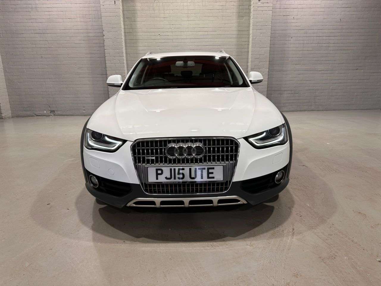 A 2015 AUDI A4 ALLROAD 2.0 TDI Sport Estate 5dr Diesel Manual quattro Euro 5 (s/s) (177 ps) A 2015 AUDI A4 ALLROAD 2.0 TDI Sport Estate 5dr Diesel Manual quattro Euro 5 (s/s) (177 ps)