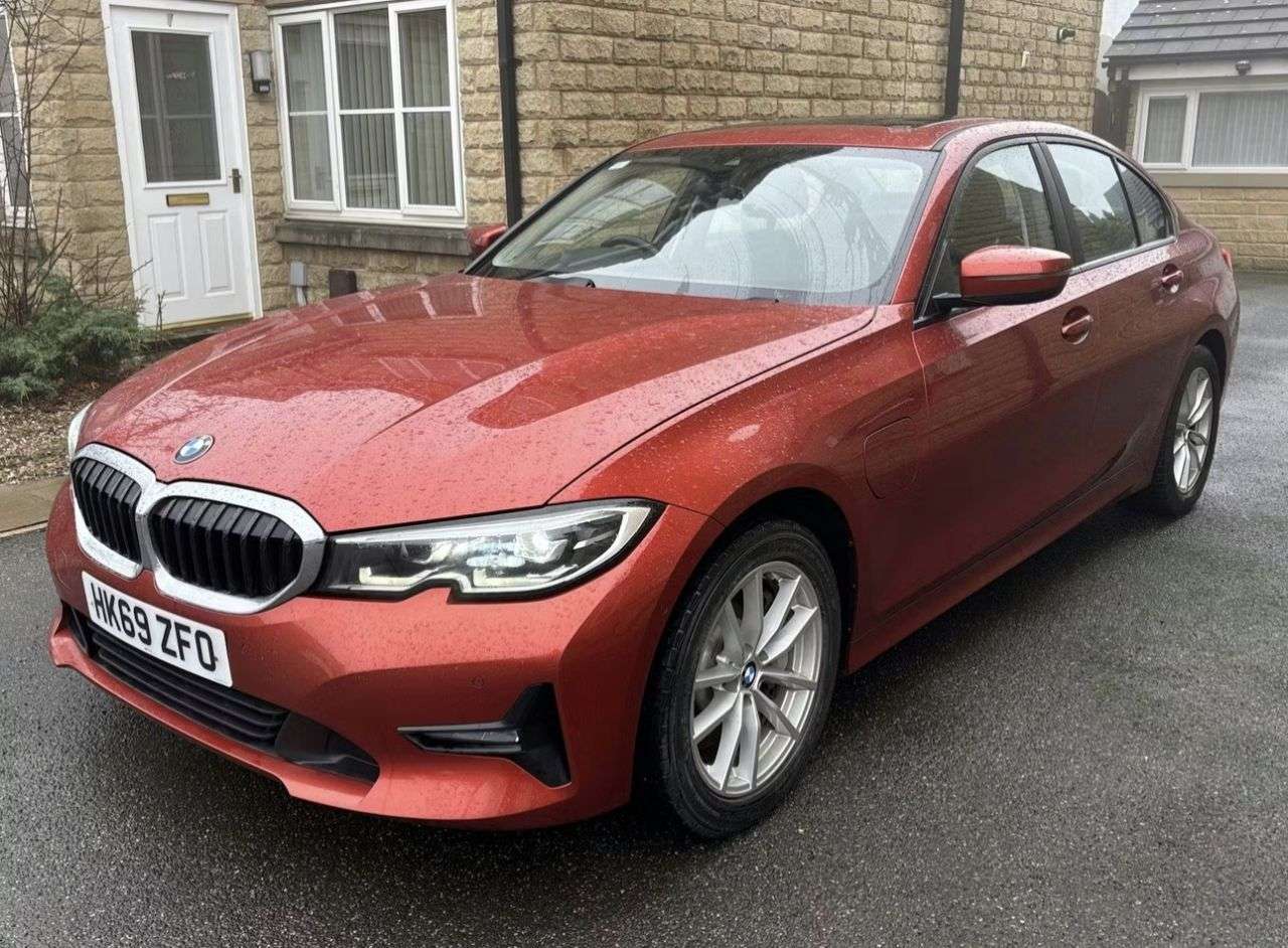 A 2019 BMW 3 SERIES 2.0 330e 12kWh SE Pro Saloon 4dr Petrol Plug-in Hybrid Auto Euro 6 (s/s) (2 A 2019 BMW 3 SERIES 2.0 330e 12kWh SE Pro Saloon 4dr Petrol Plug-in Hybrid Auto Euro 6 (s/s) (2