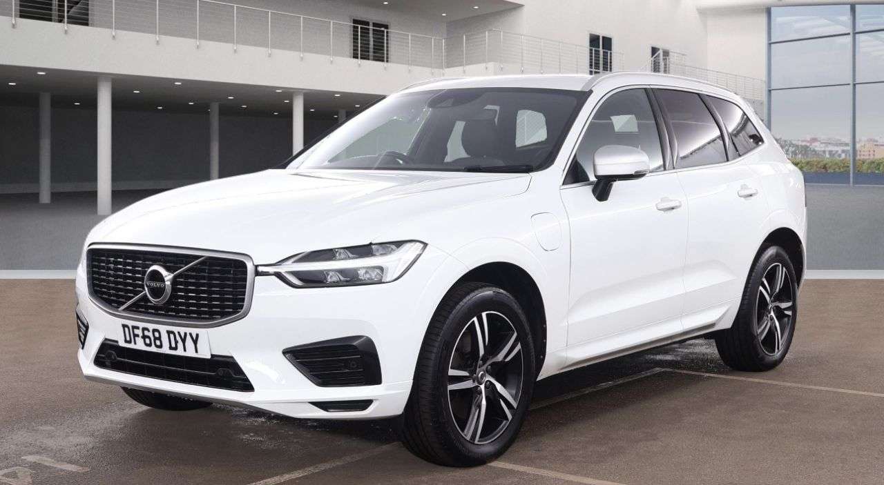 A 2019 VOLVO XC60 2.0h T8 Twin Engine 10.4kWh R-Design SUV 5dr Petrol Plug-in Hybrid Auto AWD A 2019 VOLVO XC60 2.0h T8 Twin Engine 10.4kWh R-Design SUV 5dr Petrol Plug-in Hybrid Auto AWD