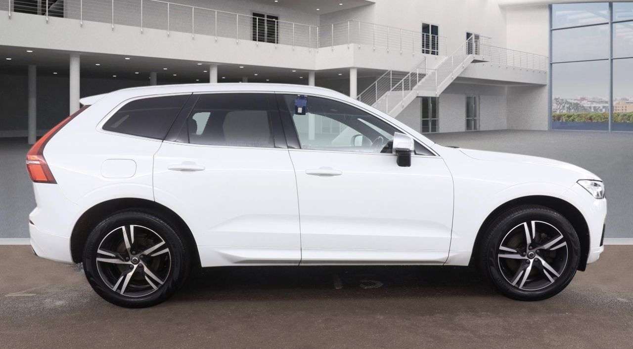 A 2019 VOLVO XC60 2.0h T8 Twin Engine 10.4kWh R-Design SUV 5dr Petrol Plug-in Hybrid Auto AWD A 2019 VOLVO XC60 2.0h T8 Twin Engine 10.4kWh R-Design SUV 5dr Petrol Plug-in Hybrid Auto AWD