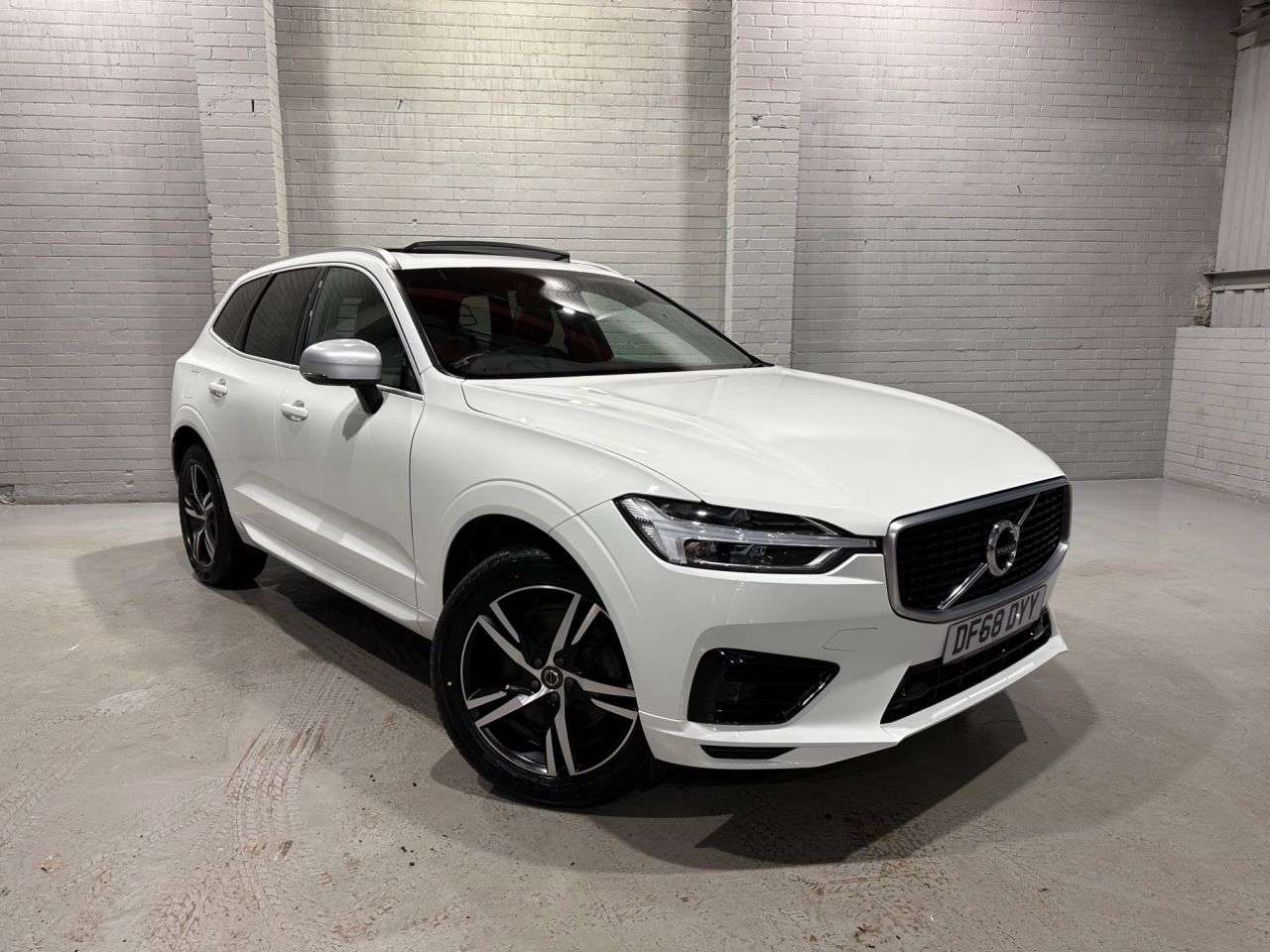 A 2019 VOLVO XC60 2.0h T8 Twin Engine 10.4kWh R-Design SUV 5dr Petrol Plug-in Hybrid Auto AWD A 2019 VOLVO XC60 2.0h T8 Twin Engine 10.4kWh R-Design SUV 5dr Petrol Plug-in Hybrid Auto AWD