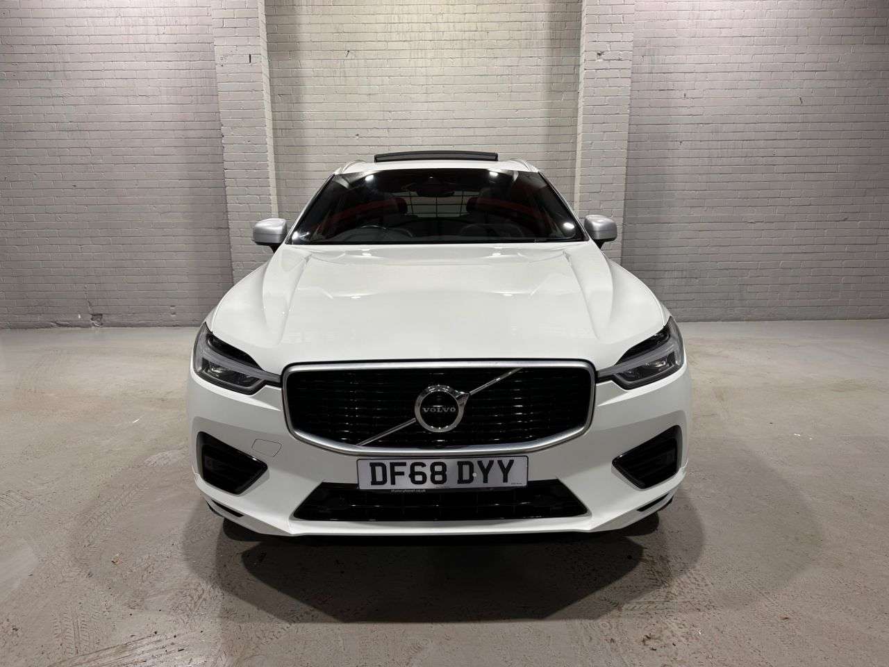 A 2019 VOLVO XC60 2.0h T8 Twin Engine 10.4kWh R-Design SUV 5dr Petrol Plug-in Hybrid Auto AWD A 2019 VOLVO XC60 2.0h T8 Twin Engine 10.4kWh R-Design SUV 5dr Petrol Plug-in Hybrid Auto AWD