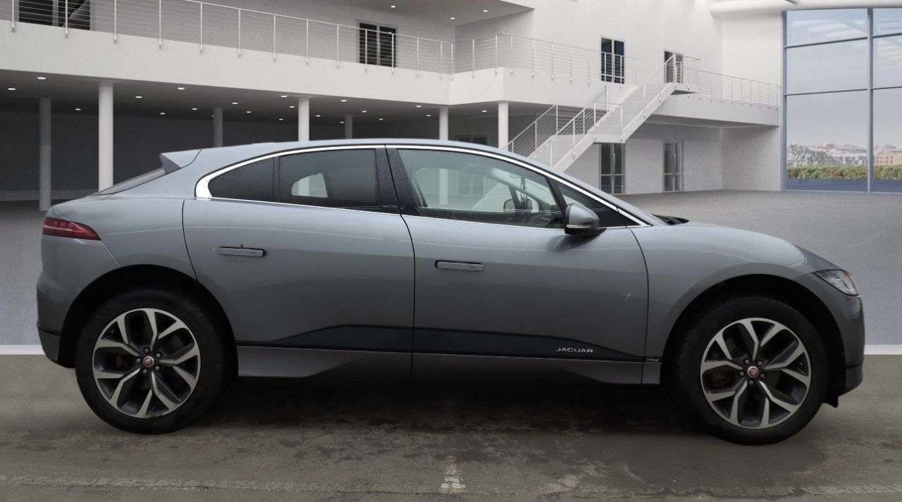 A 2021 JAGUAR I-PACE 400 90kWh HSE SUV 5dr Electric Auto 4WD (400 ps) A 2021 JAGUAR I-PACE 400 90kWh HSE SUV 5dr Electric Auto 4WD (400 ps)