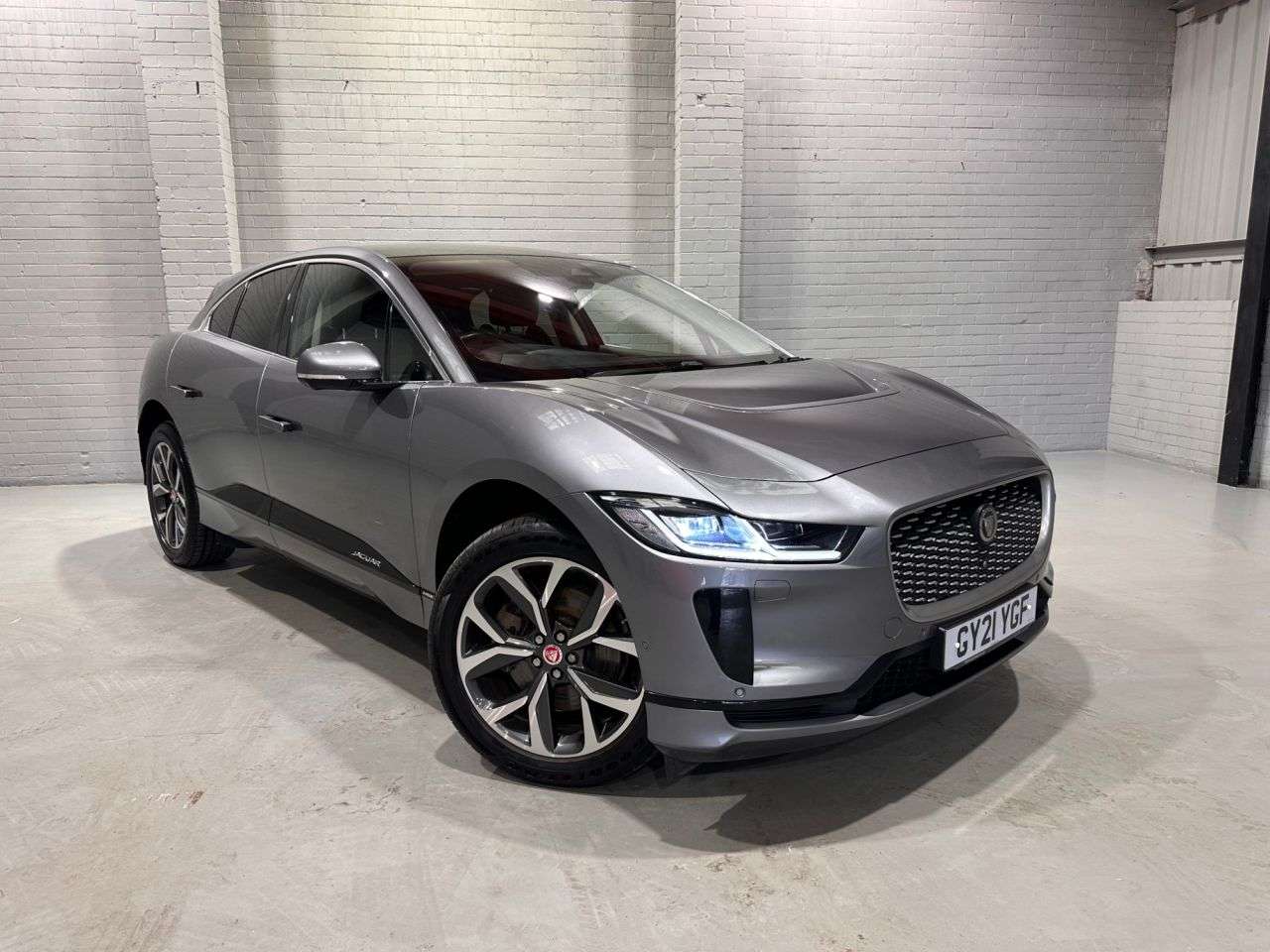 A 2021 JAGUAR I-PACE 400 90kWh HSE SUV 5dr Electric Auto 4WD (400 ps) A 2021 JAGUAR I-PACE 400 90kWh HSE SUV 5dr Electric Auto 4WD (400 ps)