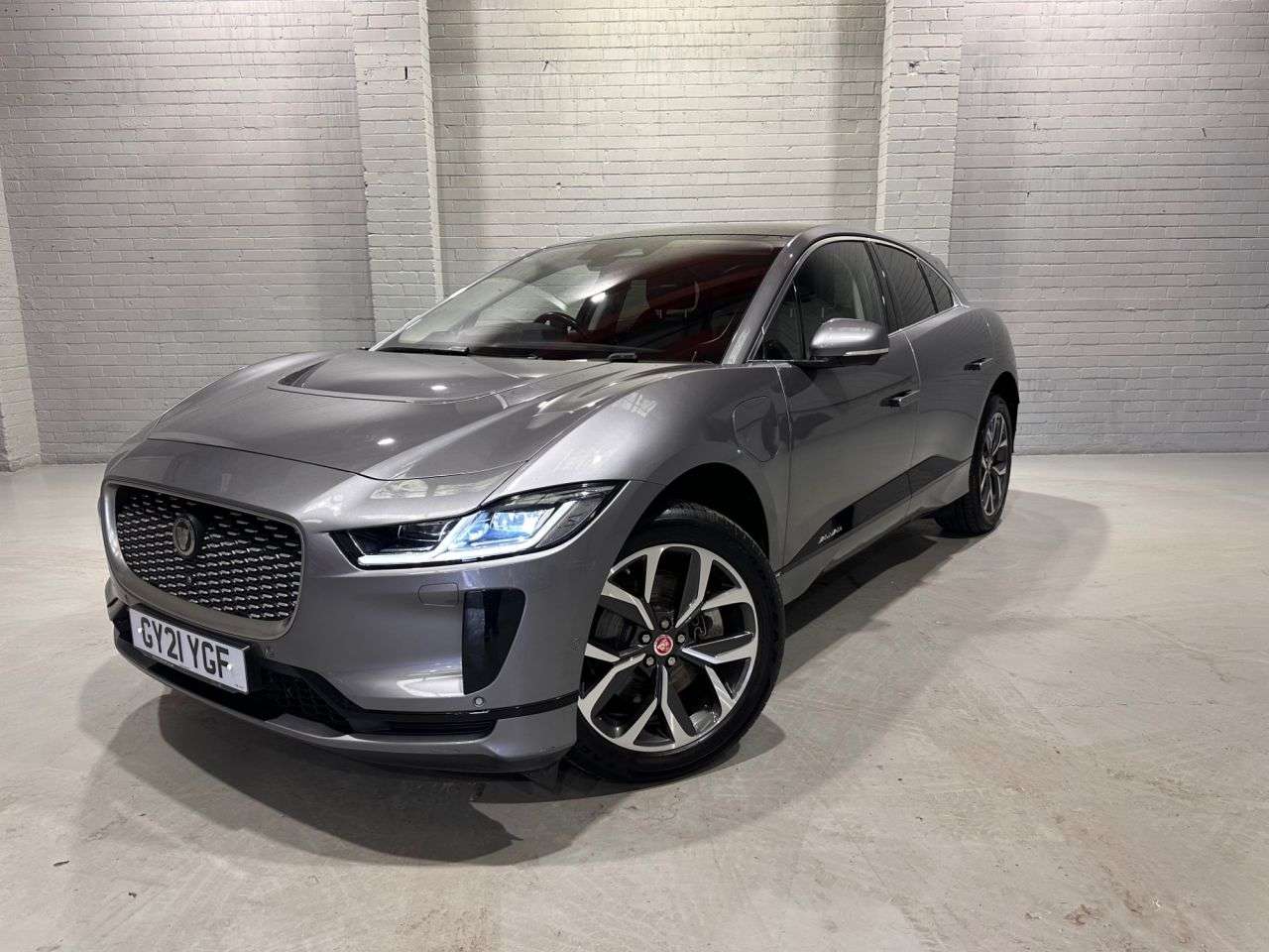A 2021 JAGUAR I-PACE 400 90kWh HSE SUV 5dr Electric Auto 4WD (400 ps) A 2021 JAGUAR I-PACE 400 90kWh HSE SUV 5dr Electric Auto 4WD (400 ps)