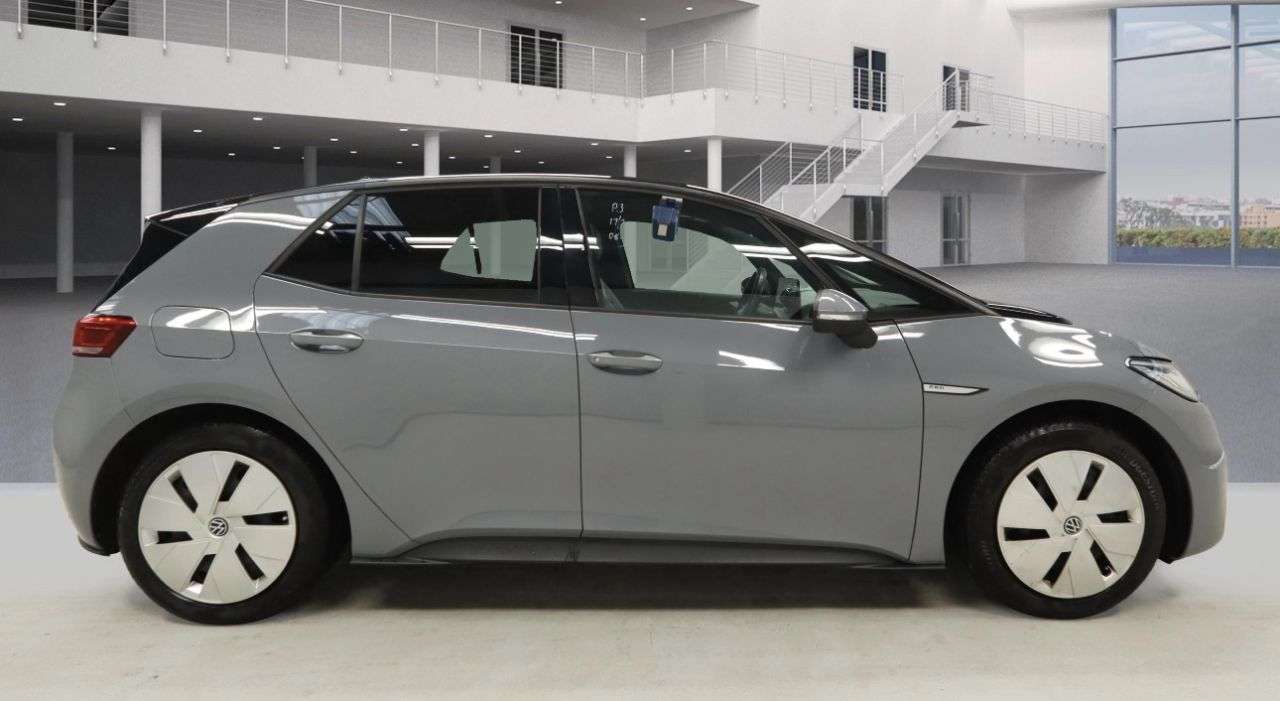 A 2022 VOLKSWAGEN ID.3 Pro Performance 58kWh Family Hatchback 5dr Electric Auto (204 ps) A 2022 VOLKSWAGEN ID.3 Pro Performance 58kWh Family Hatchback 5dr Electric Auto (204 ps)