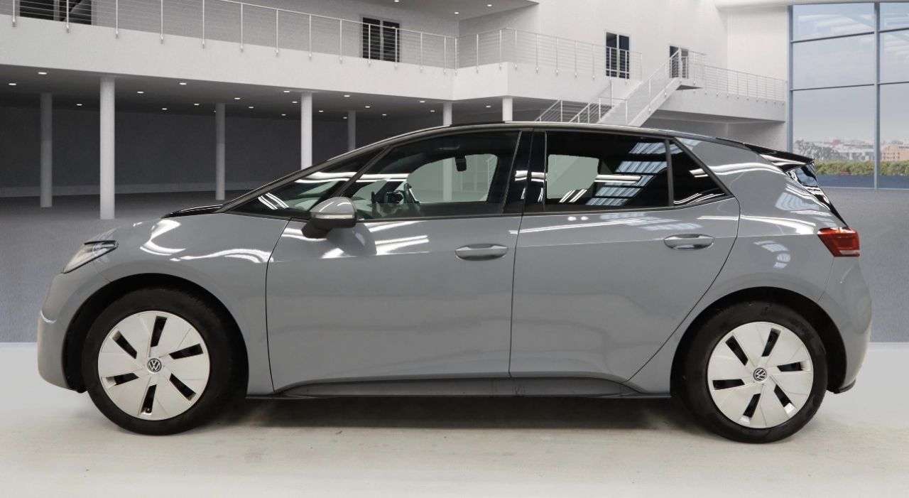 A 2022 VOLKSWAGEN ID.3 Pro Performance 58kWh Family Hatchback 5dr Electric Auto (204 ps) A 2022 VOLKSWAGEN ID.3 Pro Performance 58kWh Family Hatchback 5dr Electric Auto (204 ps)
