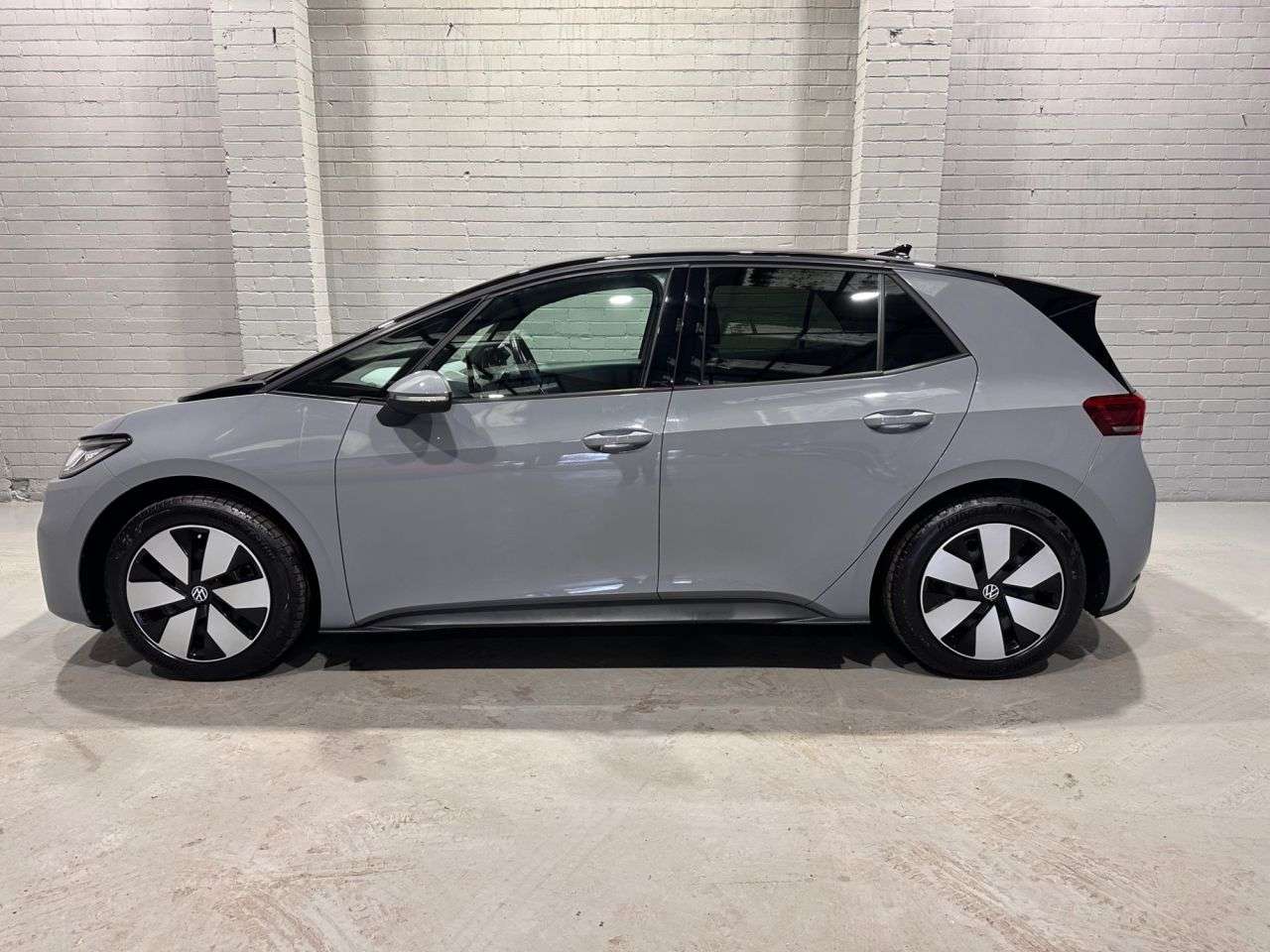 A 2022 VOLKSWAGEN ID.3 Pro Performance 58kWh Family Hatchback 5dr Electric Auto (204 ps) A 2022 VOLKSWAGEN ID.3 Pro Performance 58kWh Family Hatchback 5dr Electric Auto (204 ps)