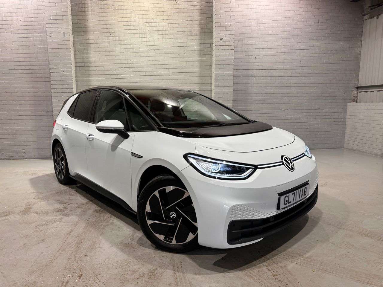 A 2022 VOLKSWAGEN ID.3 Pro Performance 58kWh Family Hatchback 5dr Electric Auto (204 ps) A 2022 VOLKSWAGEN ID.3 Pro Performance 58kWh Family Hatchback 5dr Electric Auto (204 ps)