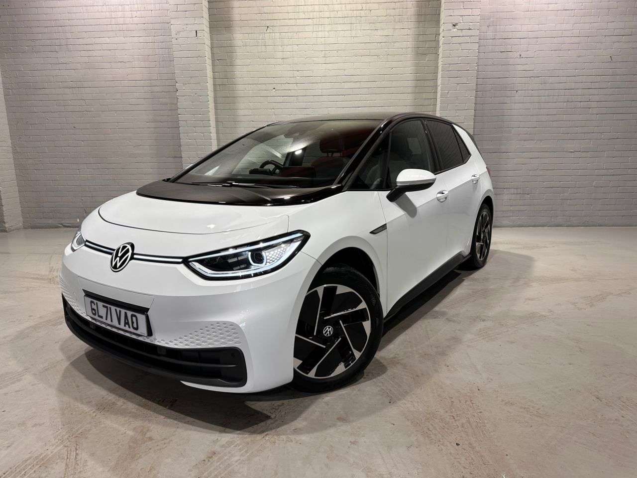 A 2022 VOLKSWAGEN ID.3 Pro Performance 58kWh Family Hatchback 5dr Electric Auto (204 ps) A 2022 VOLKSWAGEN ID.3 Pro Performance 58kWh Family Hatchback 5dr Electric Auto (204 ps)