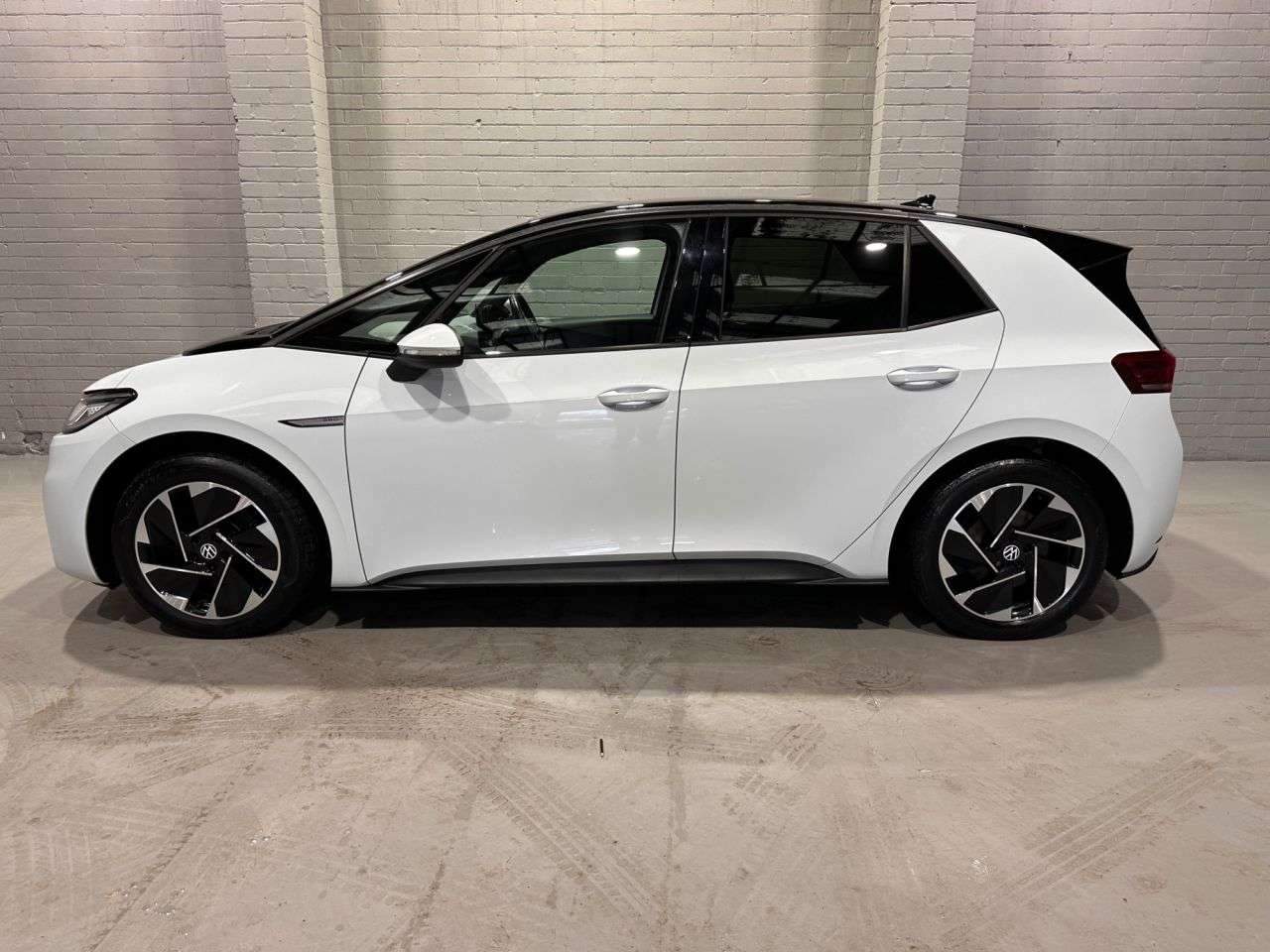 A 2022 VOLKSWAGEN ID.3 Pro Performance 58kWh Family Hatchback 5dr Electric Auto (204 ps) A 2022 VOLKSWAGEN ID.3 Pro Performance 58kWh Family Hatchback 5dr Electric Auto (204 ps)