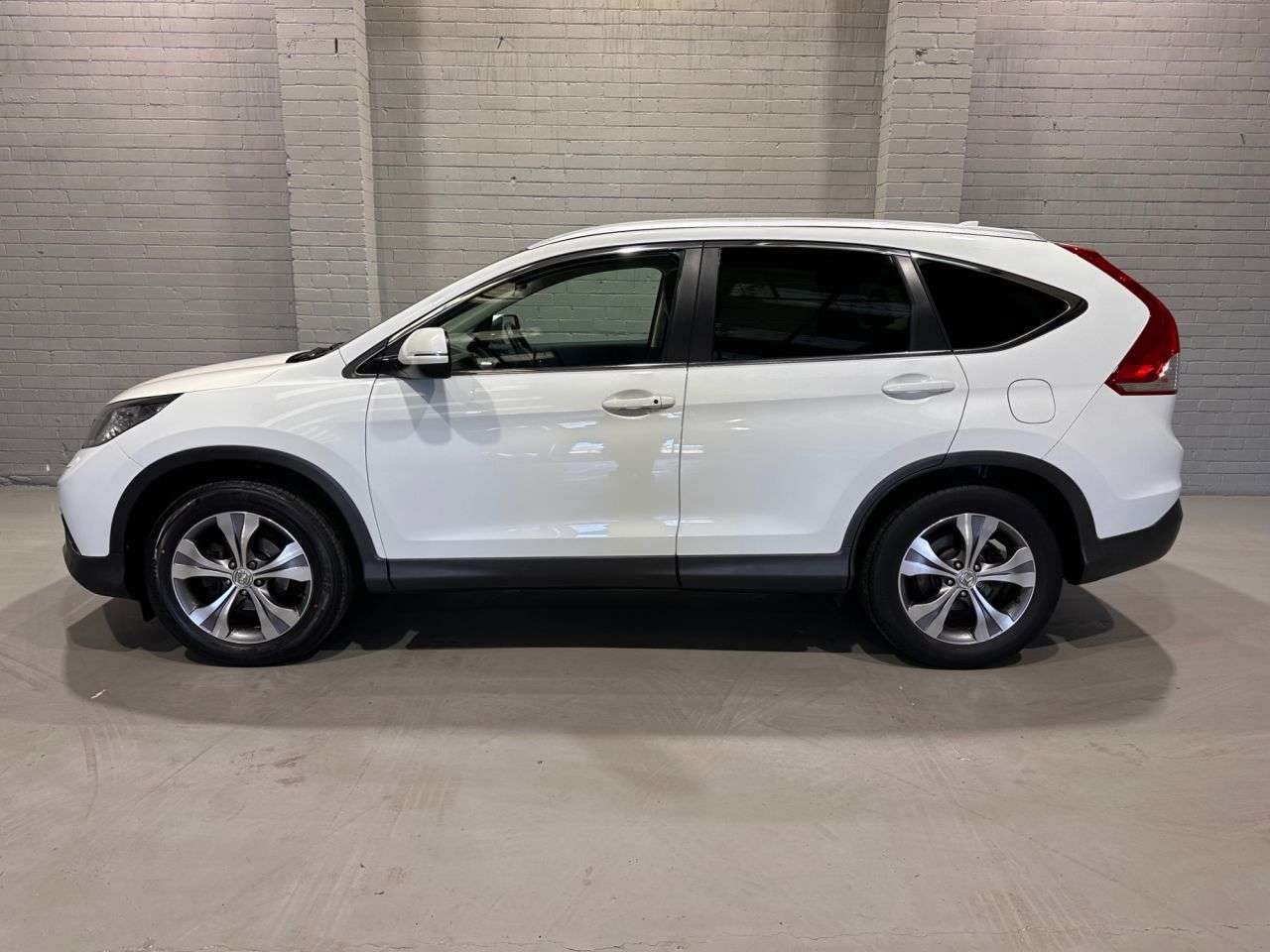 A 2013 HONDA CR-V 2.0 i-VTEC EX SUV 5dr Petrol Auto 4WD Euro 5 (155 ps) A 2013 HONDA CR-V 2.0 i-VTEC EX SUV 5dr Petrol Auto 4WD Euro 5 (155 ps)