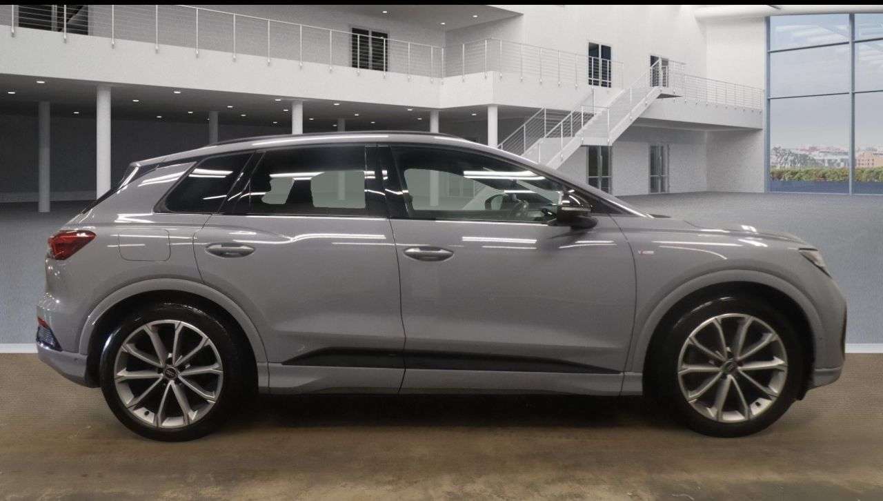 A 2022 AUDI Q4 E-TRON 40 Edition 1 SUV 5dr Electric Auto 82kWh (204 ps) A 2022 AUDI Q4 E-TRON 40 Edition 1 SUV 5dr Electric Auto 82kWh (204 ps)