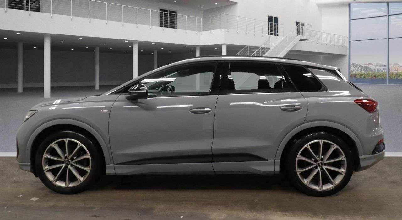 A 2022 AUDI Q4 E-TRON 40 Edition 1 SUV 5dr Electric Auto 82kWh (204 ps) A 2022 AUDI Q4 E-TRON 40 Edition 1 SUV 5dr Electric Auto 82kWh (204 ps)