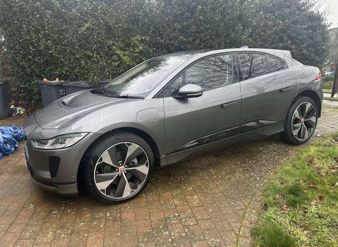 A 2019 JAGUAR I-PACE 400 90kWh First Edition SUV 5dr Electric Auto 4WD (400 ps) A 2019 JAGUAR I-PACE 400 90kWh First Edition SUV 5dr Electric Auto 4WD (400 ps)