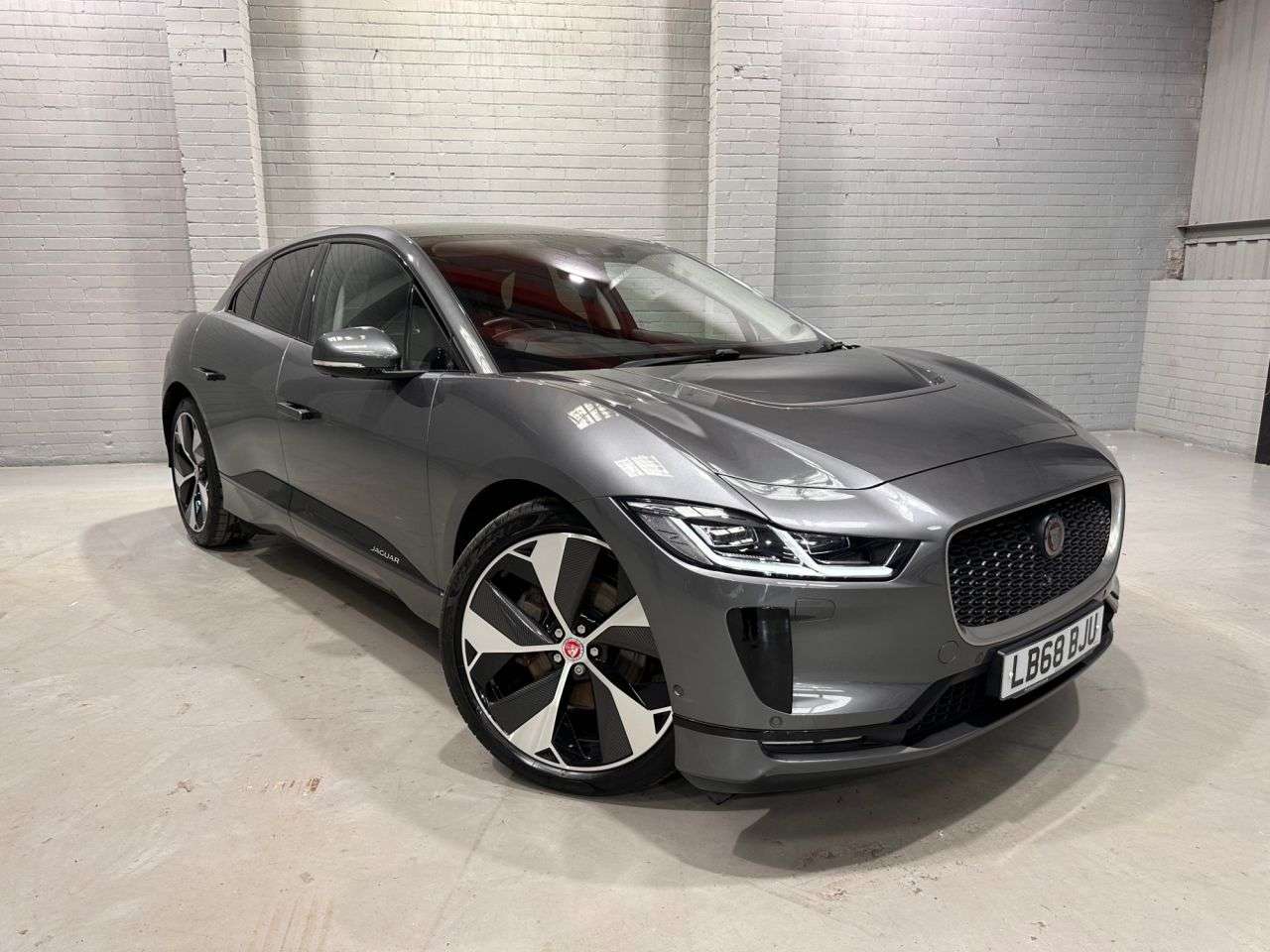A 2019 JAGUAR I-PACE 400 90kWh First Edition SUV 5dr Electric Auto 4WD (400 ps) A 2019 JAGUAR I-PACE 400 90kWh First Edition SUV 5dr Electric Auto 4WD (400 ps)
