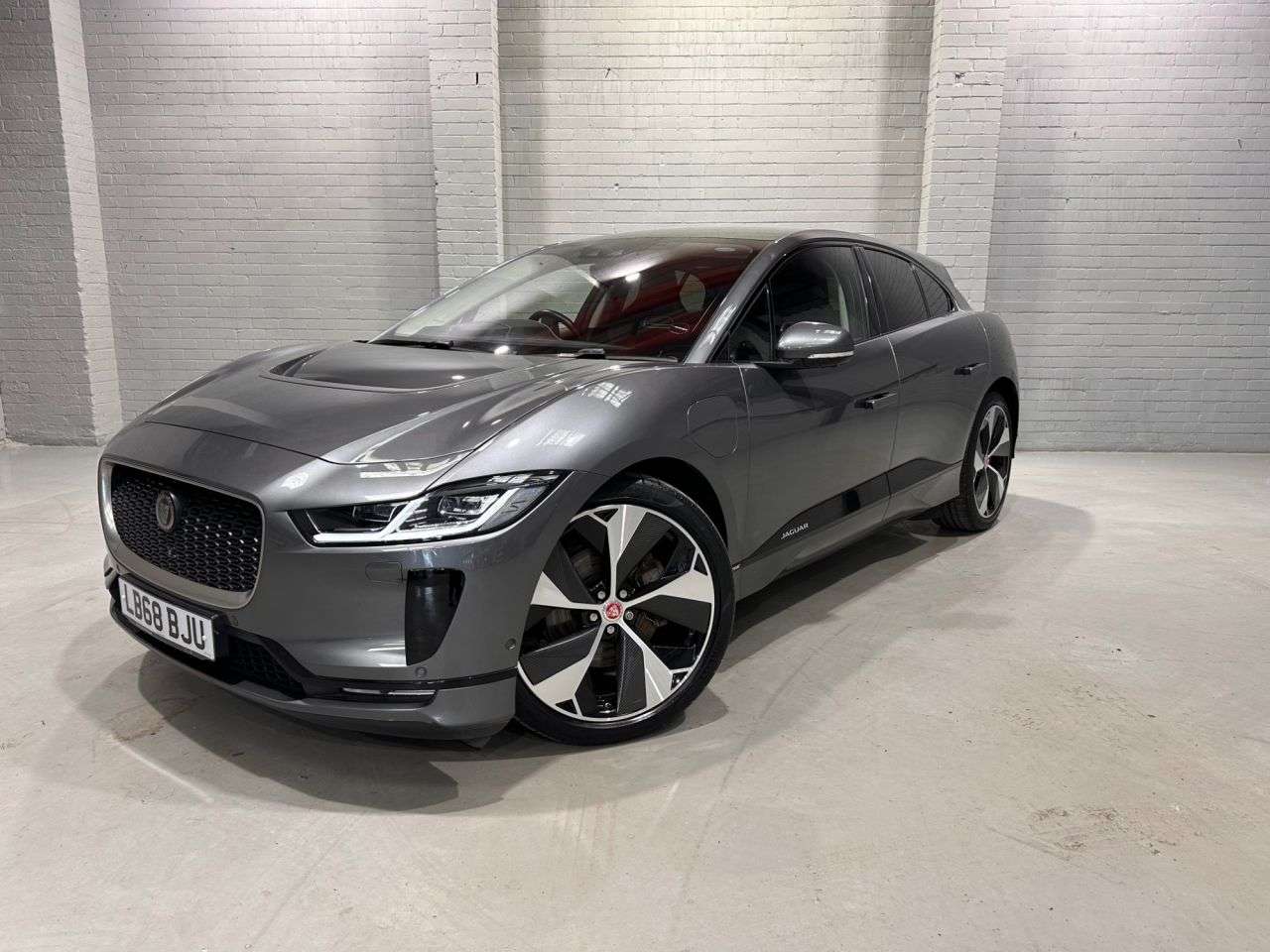 A 2019 JAGUAR I-PACE 400 90kWh First Edition SUV 5dr Electric Auto 4WD (400 ps) A 2019 JAGUAR I-PACE 400 90kWh First Edition SUV 5dr Electric Auto 4WD (400 ps)