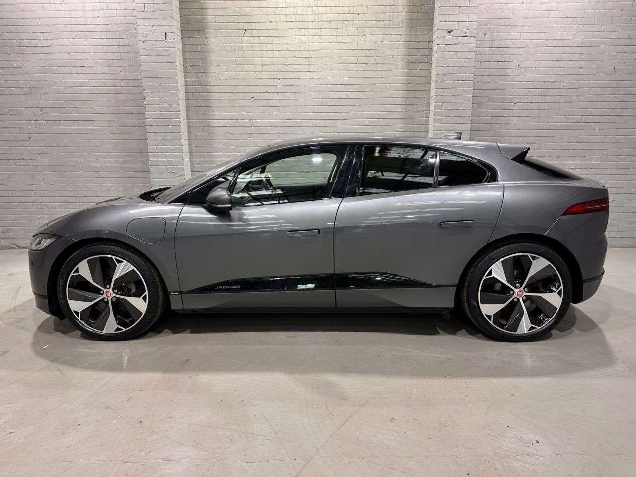 A 2019 JAGUAR I-PACE 400 90kWh First Edition SUV 5dr Electric Auto 4WD (400 ps) A 2019 JAGUAR I-PACE 400 90kWh First Edition SUV 5dr Electric Auto 4WD (400 ps)