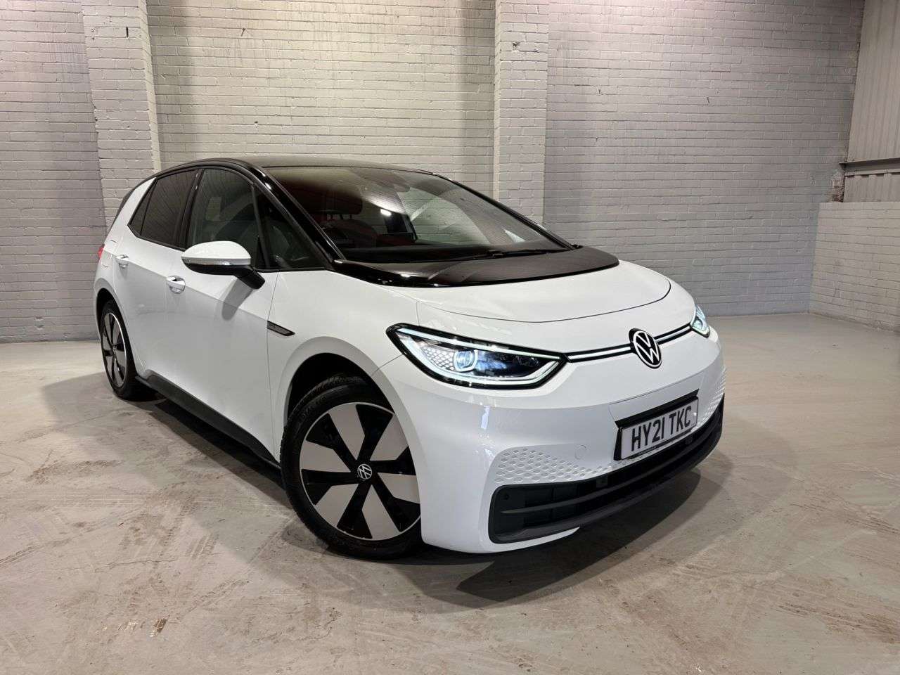 A 2021 VOLKSWAGEN ID.3 Pro Performance 58kWh Family Hatchback 5dr Electric Auto (204 ps) A 2021 VOLKSWAGEN ID.3 Pro Performance 58kWh Family Hatchback 5dr Electric Auto (204 ps)