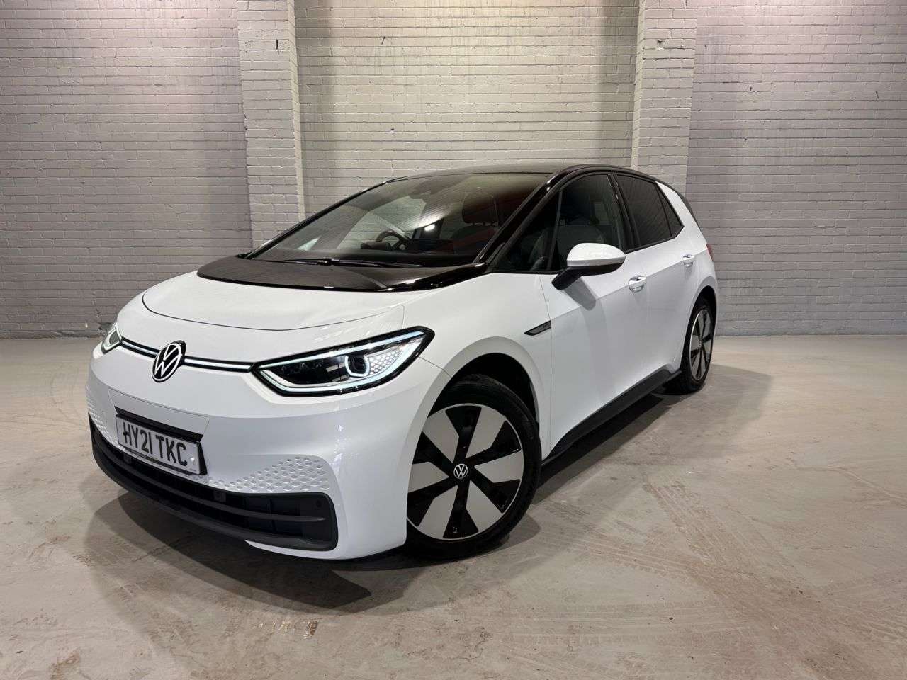 A 2021 VOLKSWAGEN ID.3 Pro Performance 58kWh Family Hatchback 5dr Electric Auto (204 ps) A 2021 VOLKSWAGEN ID.3 Pro Performance 58kWh Family Hatchback 5dr Electric Auto (204 ps)