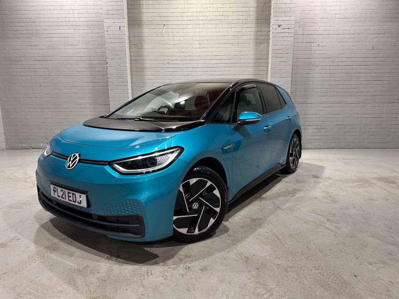 A 2021 VOLKSWAGEN ID.3 Pro Performance 58kWh Max Hatchback 5dr Electric Auto (204 ps) A 2021 VOLKSWAGEN ID.3 Pro Performance 58kWh Max Hatchback 5dr Electric Auto (204 ps)