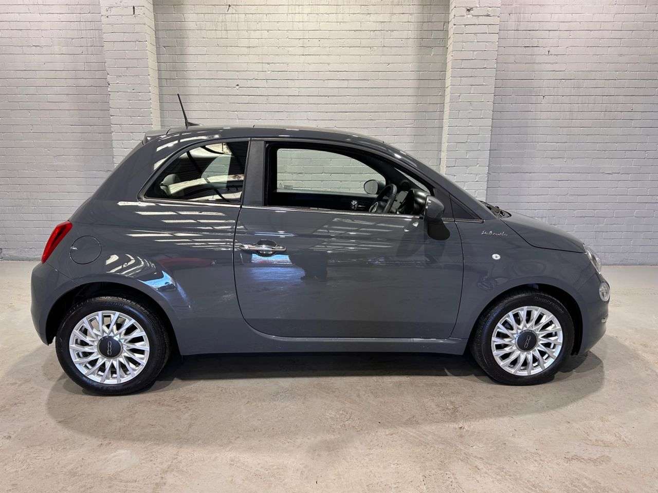 A 2021 FIAT 500 1.0 MHEV Dolcevita Hatchback 3dr Petrol Manual Euro 6 (s/s) (70 bhp) A 2021 FIAT 500 1.0 MHEV Dolcevita Hatchback 3dr Petrol Manual Euro 6 (s/s) (70 bhp)