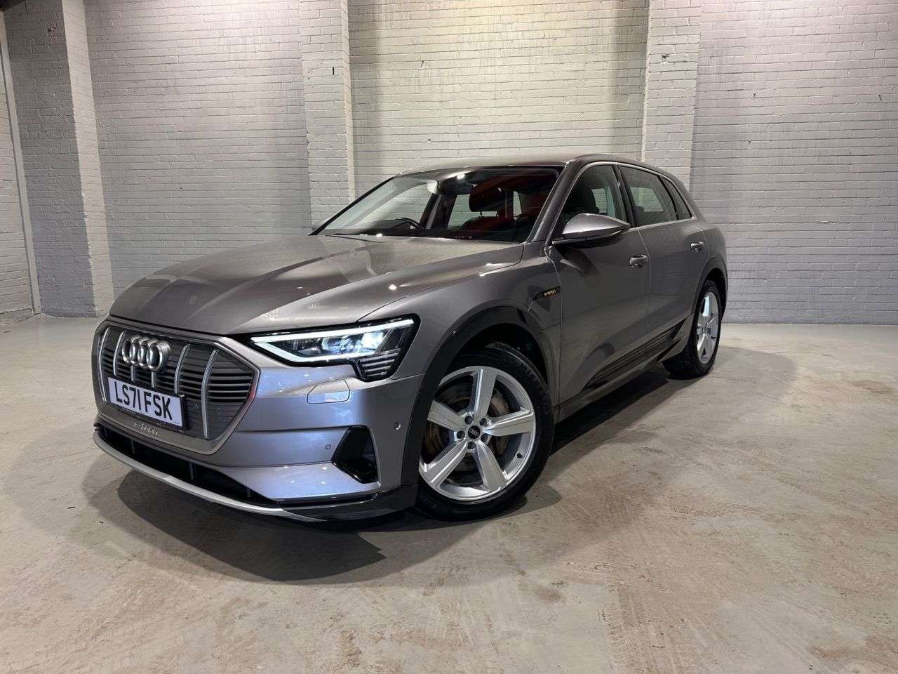 A 2021 AUDI E-TRON 50 Technik SUV 5dr Electric Auto quattro 71.2kWh (11kW Charger) (313 ps) A 2021 AUDI E-TRON 50 Technik SUV 5dr Electric Auto quattro 71.2kWh (11kW Charger) (313 ps)