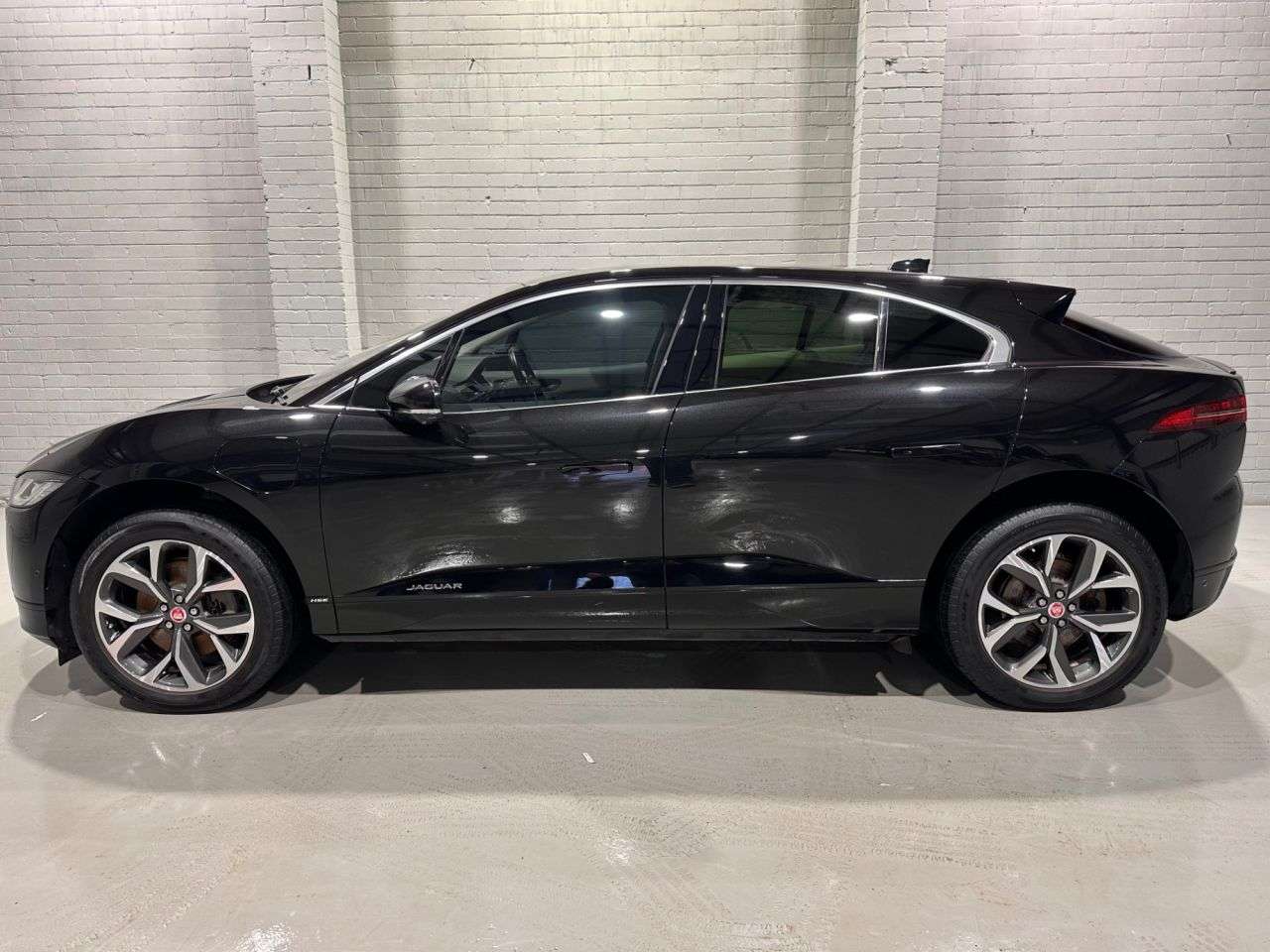 A 2020 JAGUAR I-PACE 400 90kWh HSE SUV 5dr Electric Auto 4WD (400 ps) A 2020 JAGUAR I-PACE 400 90kWh HSE SUV 5dr Electric Auto 4WD (400 ps)