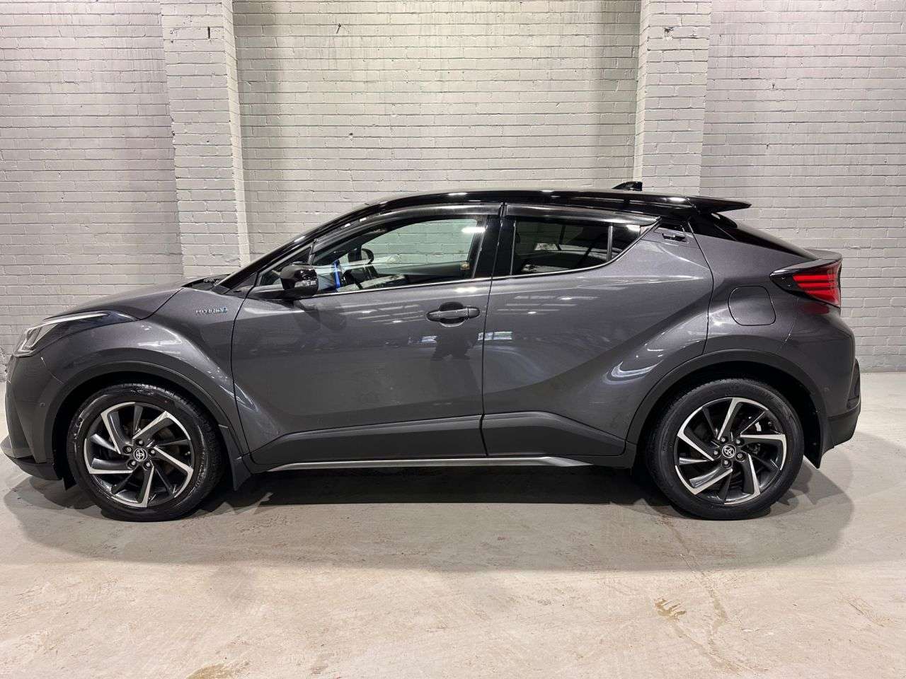 A 2020 TOYOTA C-HR 1.8 VVT-h Dynamic SUV 5dr Petrol Hybrid CVT Euro 6 (s/s) (122 ps) A 2020 TOYOTA C-HR 1.8 VVT-h Dynamic SUV 5dr Petrol Hybrid CVT Euro 6 (s/s) (122 ps)