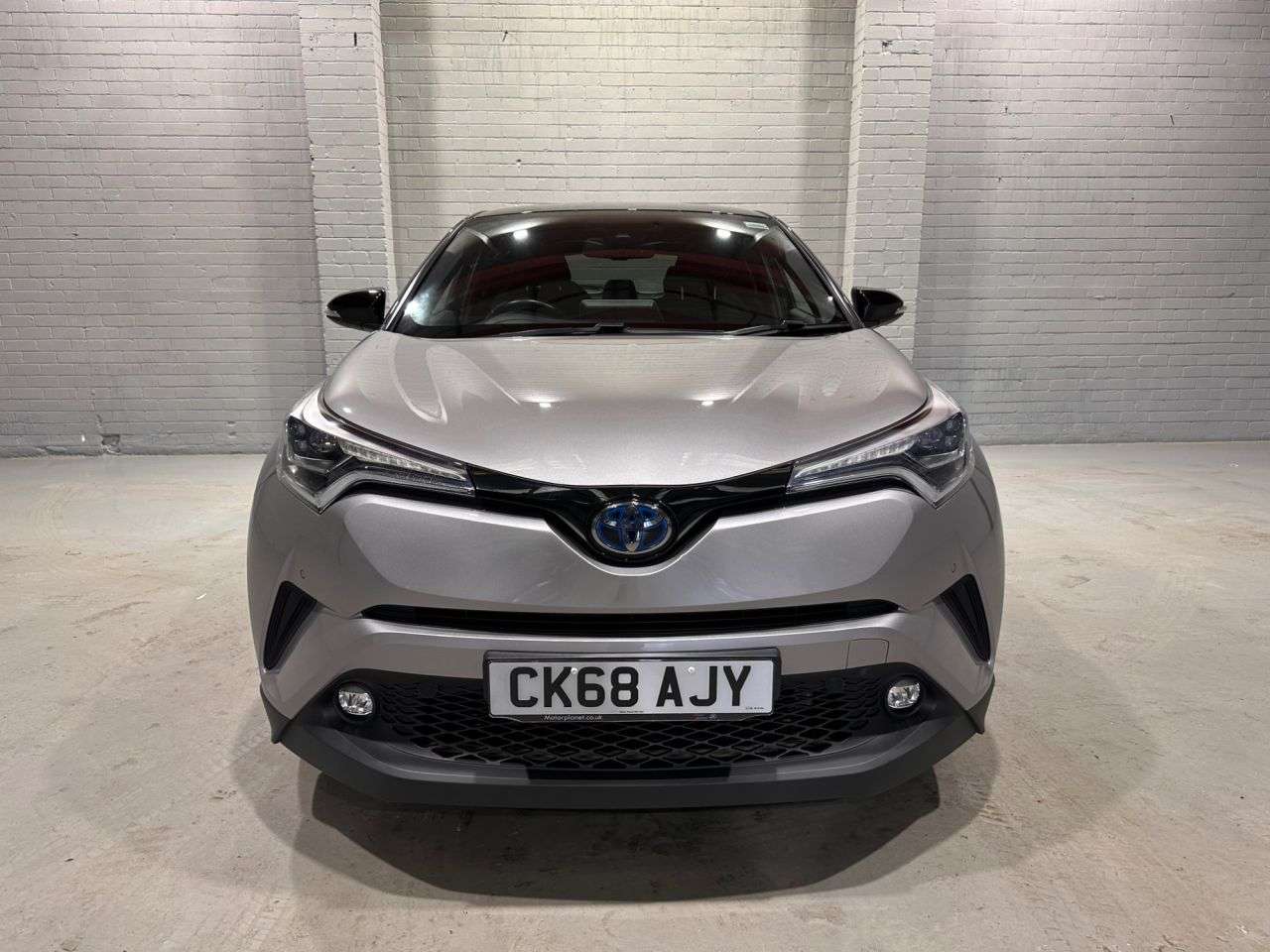 A 2018 TOYOTA C-HR 1.8 VVT-h Dynamic SUV 5dr Petrol Hybrid CVT Euro 6 (s/s) (122 ps) A 2018 TOYOTA C-HR 1.8 VVT-h Dynamic SUV 5dr Petrol Hybrid CVT Euro 6 (s/s) (122 ps)