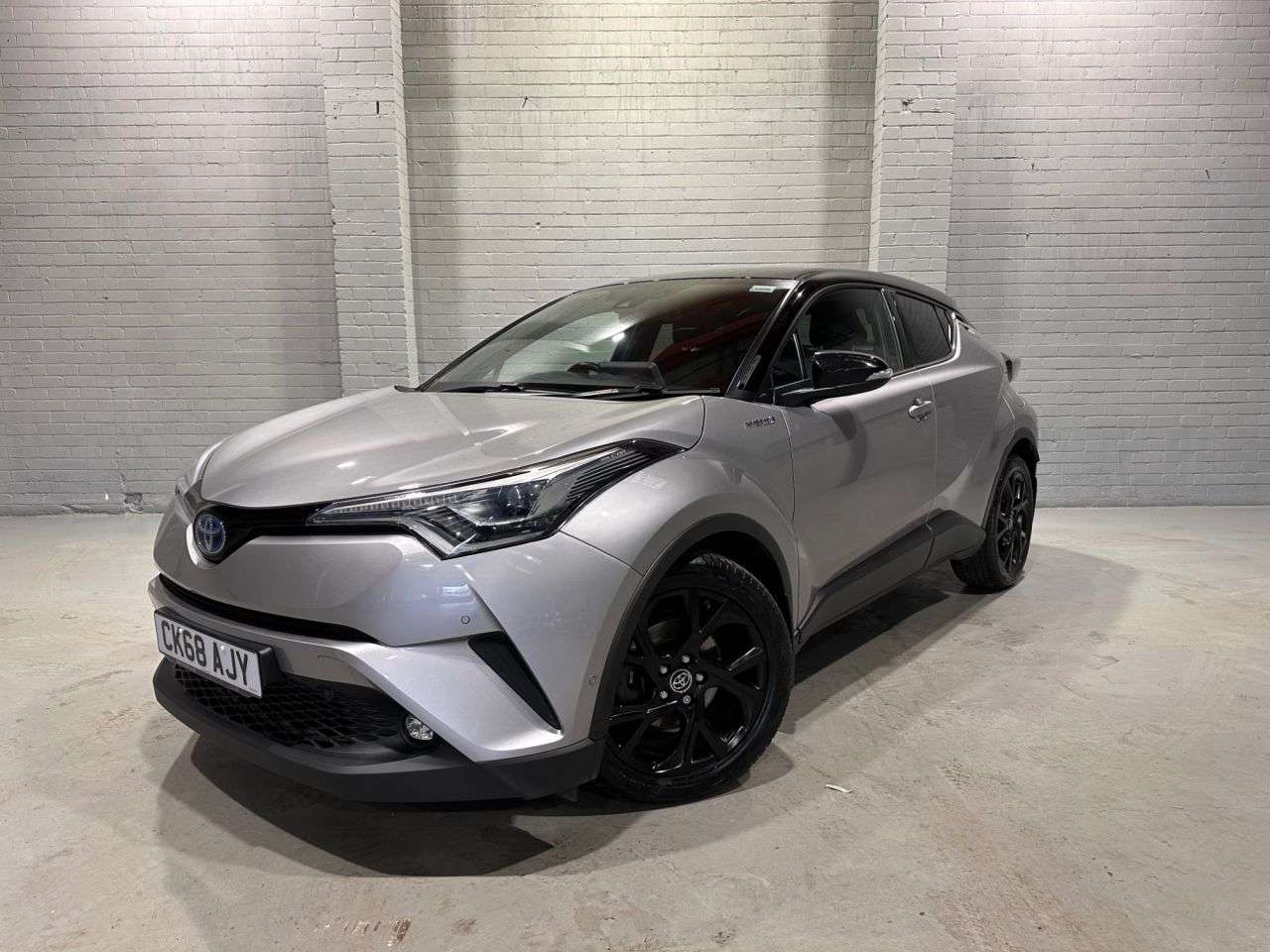 A 2018 TOYOTA C-HR 1.8 VVT-h Dynamic SUV 5dr Petrol Hybrid CVT Euro 6 (s/s) (122 ps) A 2018 TOYOTA C-HR 1.8 VVT-h Dynamic SUV 5dr Petrol Hybrid CVT Euro 6 (s/s) (122 ps)